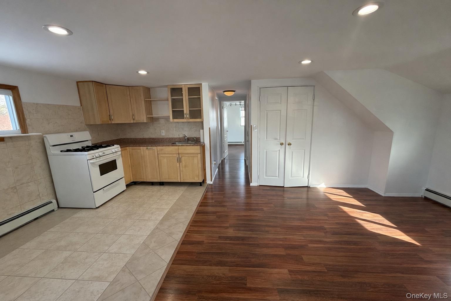 North Babylon, NY 11703