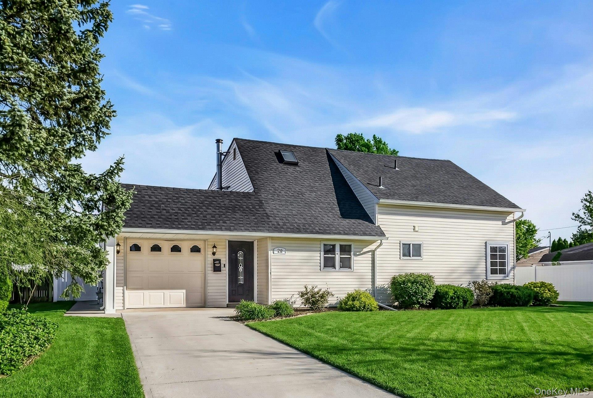 25 Turn Lane, Levittown, NY 11756