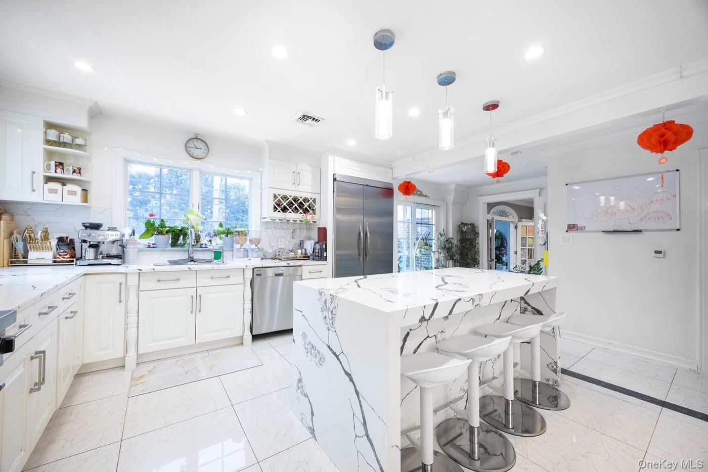 Great Neck, NY 11023