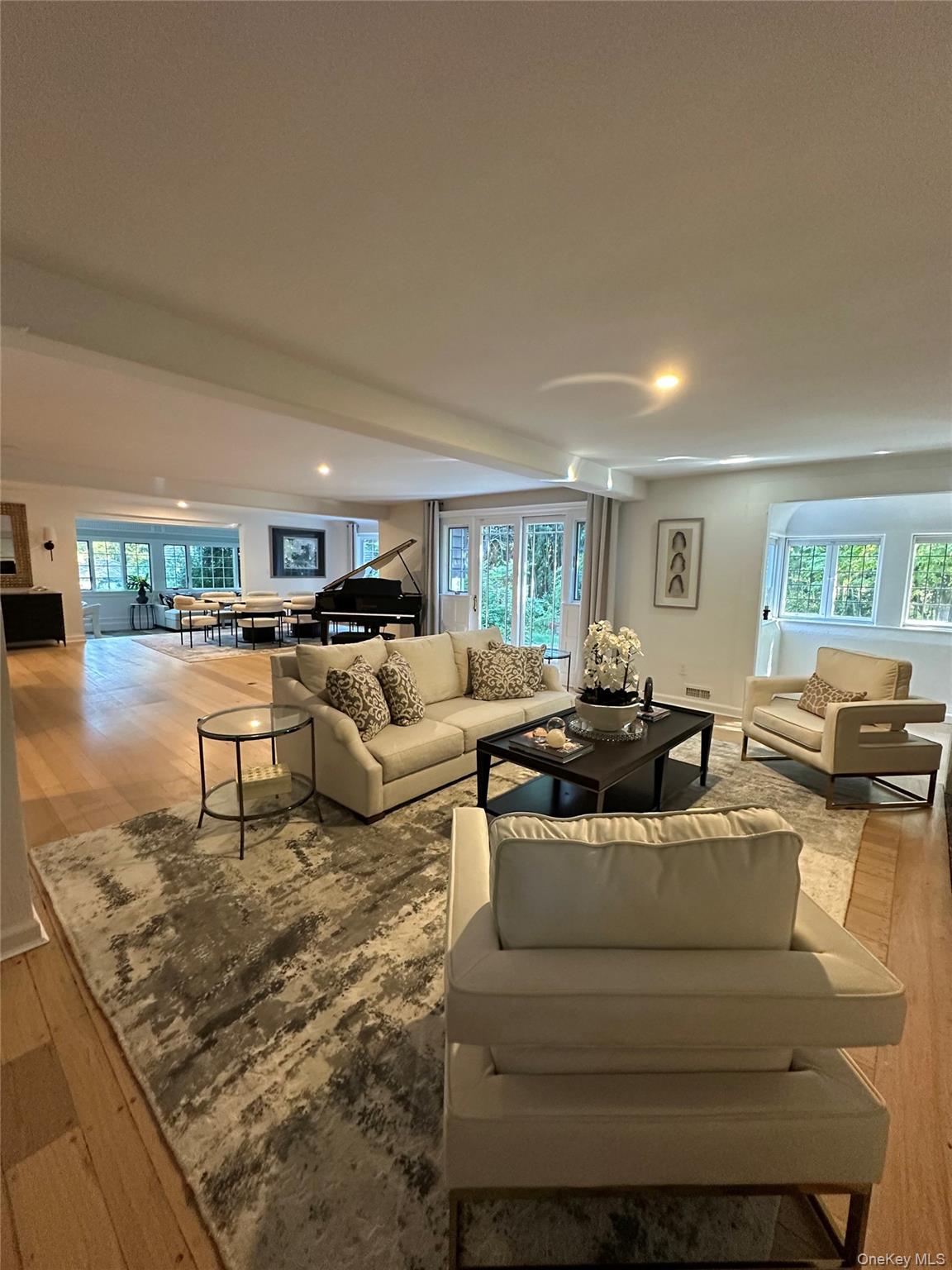 9 Beacon Hill Road, Port Washington, NY 11050