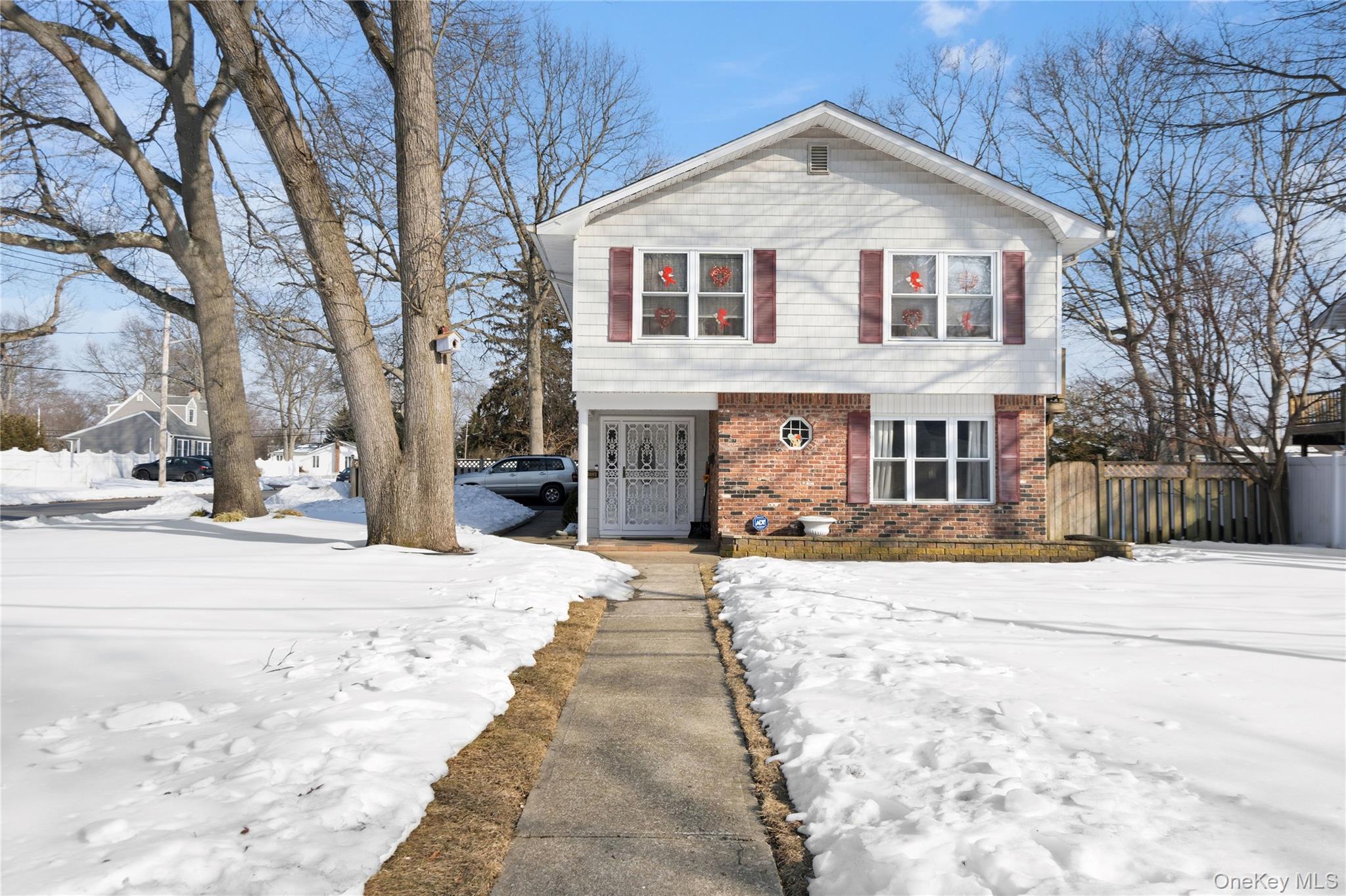 1093 Oakneck Road, Bay Shore, NY 11706