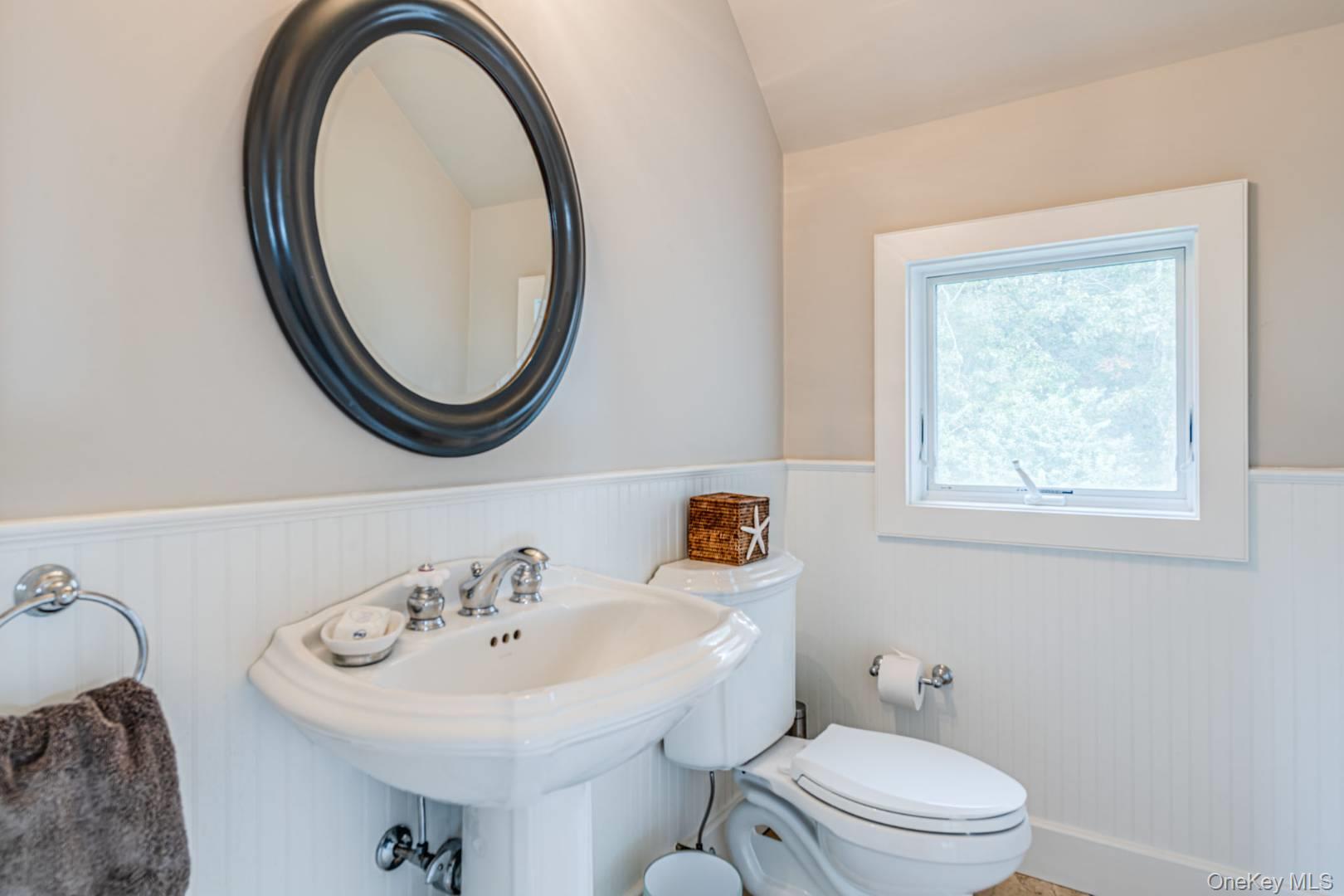 90 Lopers Path, Water Mill, NY 11976