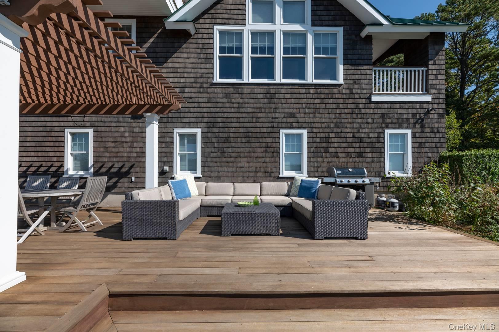 90 Lopers Path, Water Mill, NY 11976