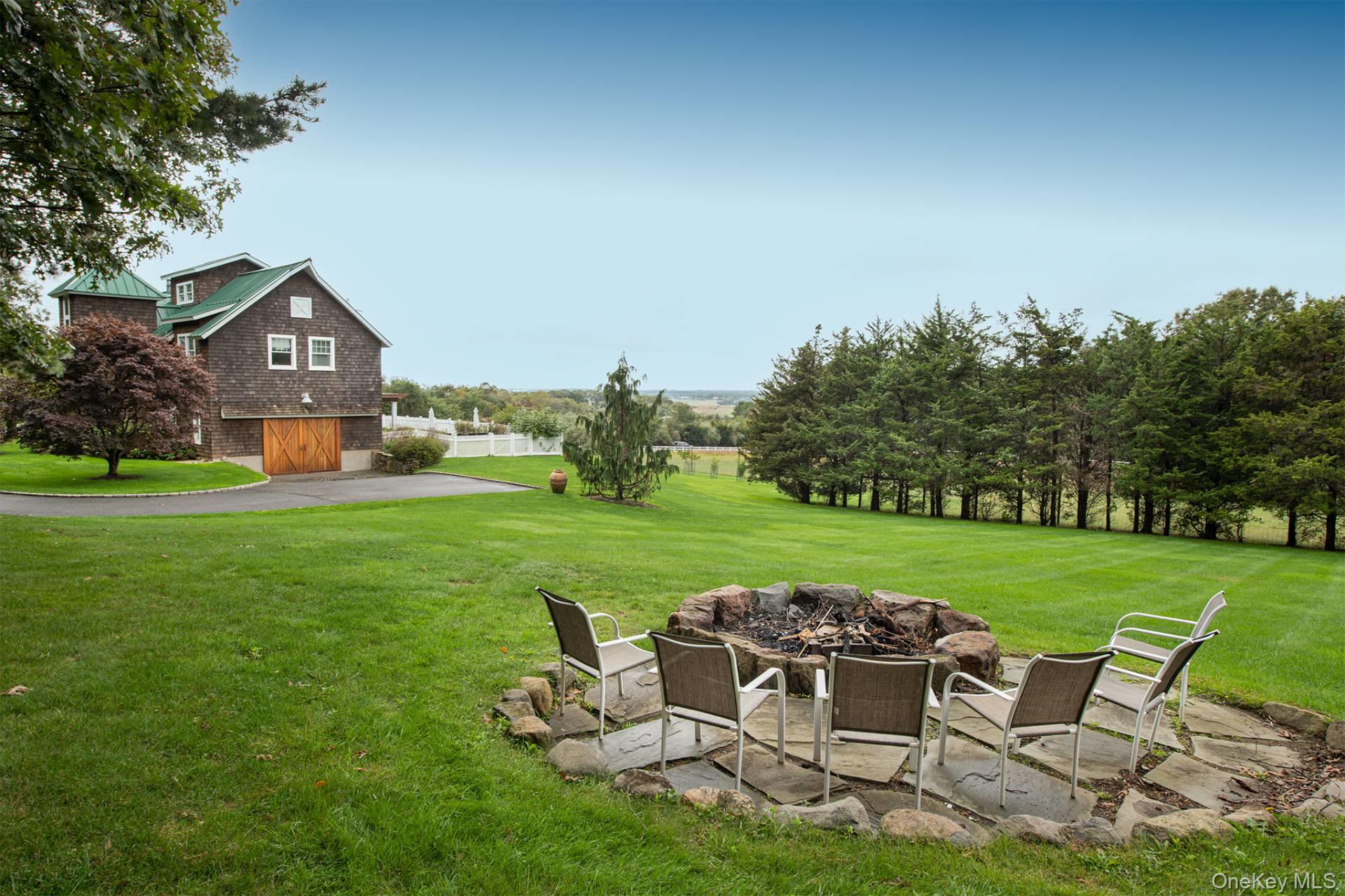 90 Lopers Path, Water Mill, NY 11976