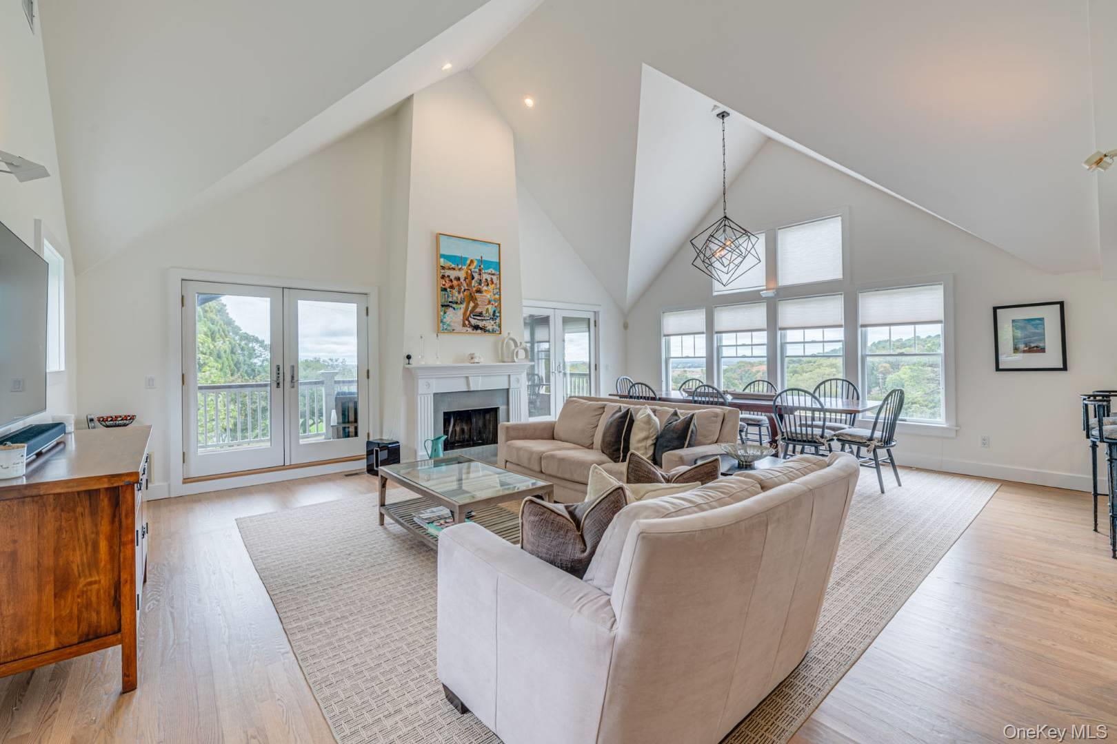 90 Lopers Path, Water Mill, NY 11976