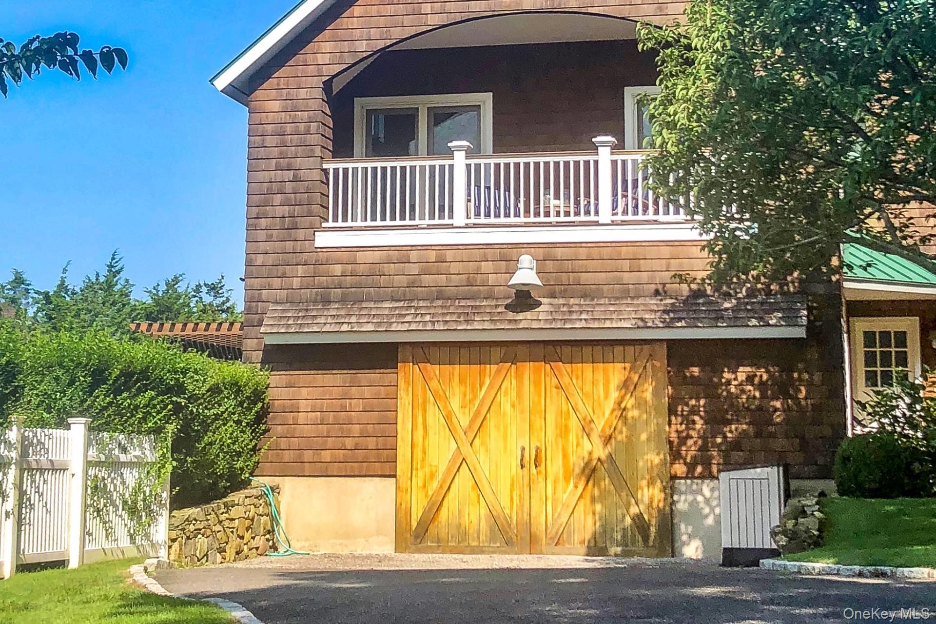 90 Lopers Path, Water Mill, NY 11976