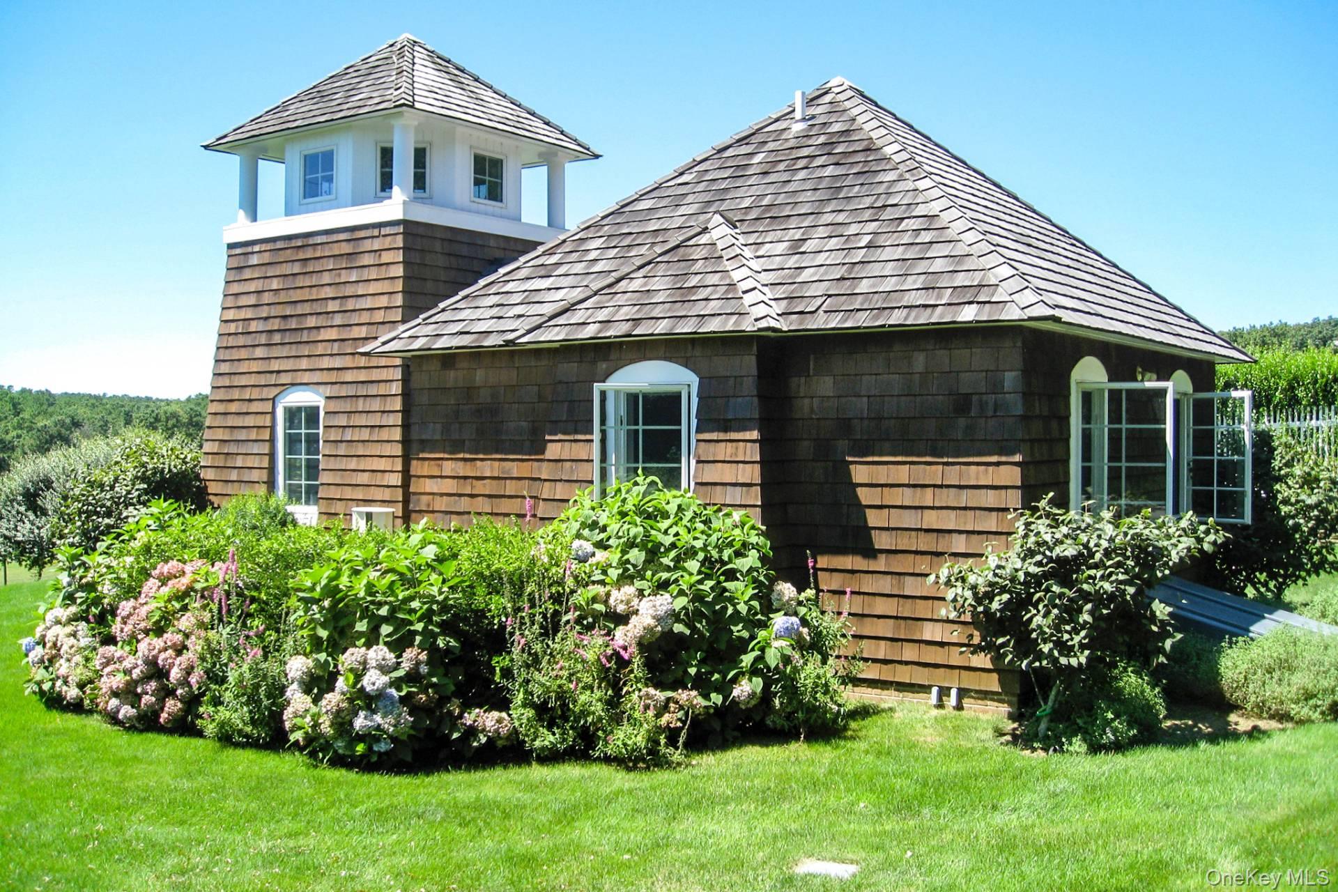 90 Lopers Path, Water Mill, NY 11976