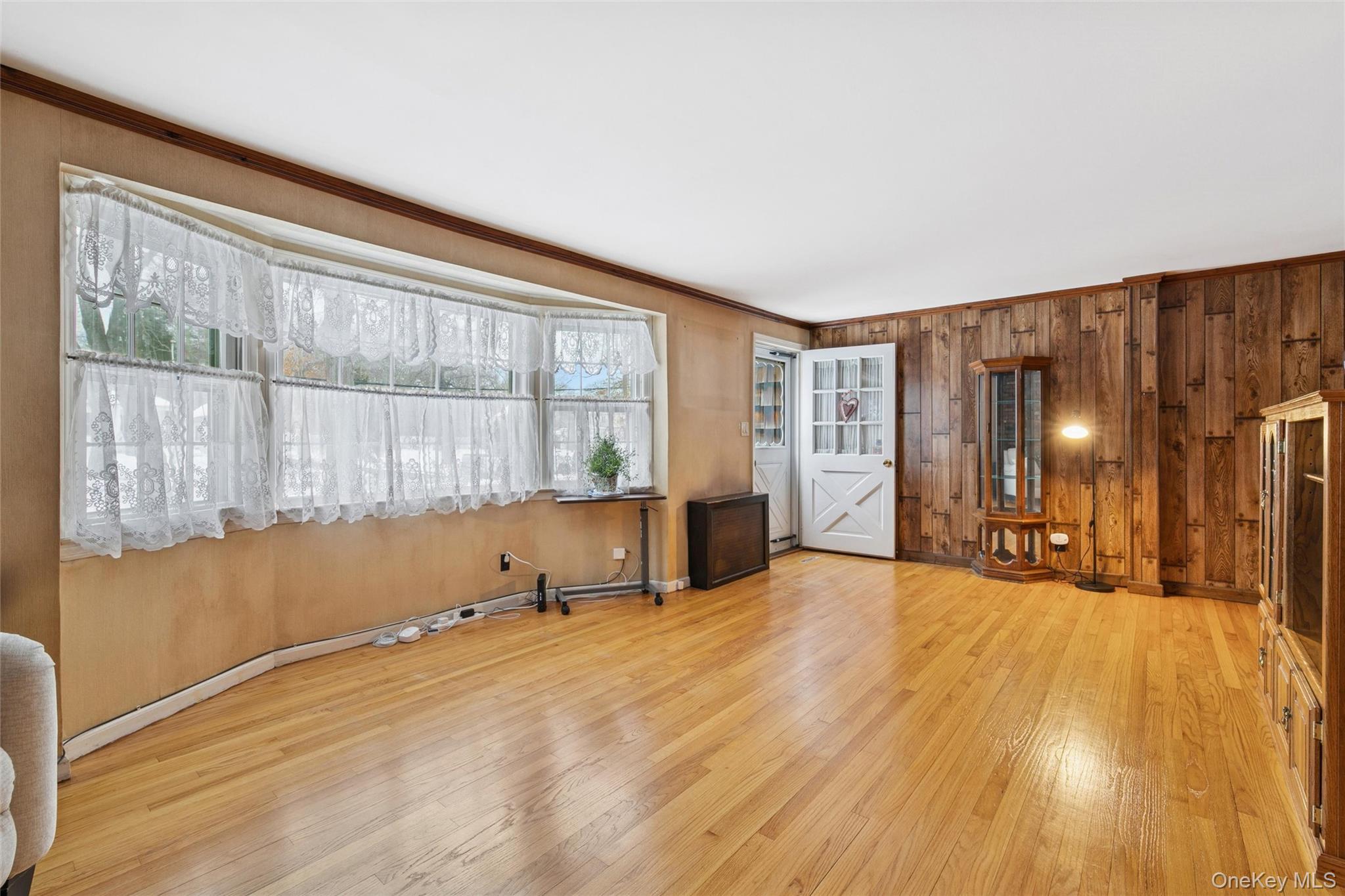 6 Oak Street, Saint James, NY 11780