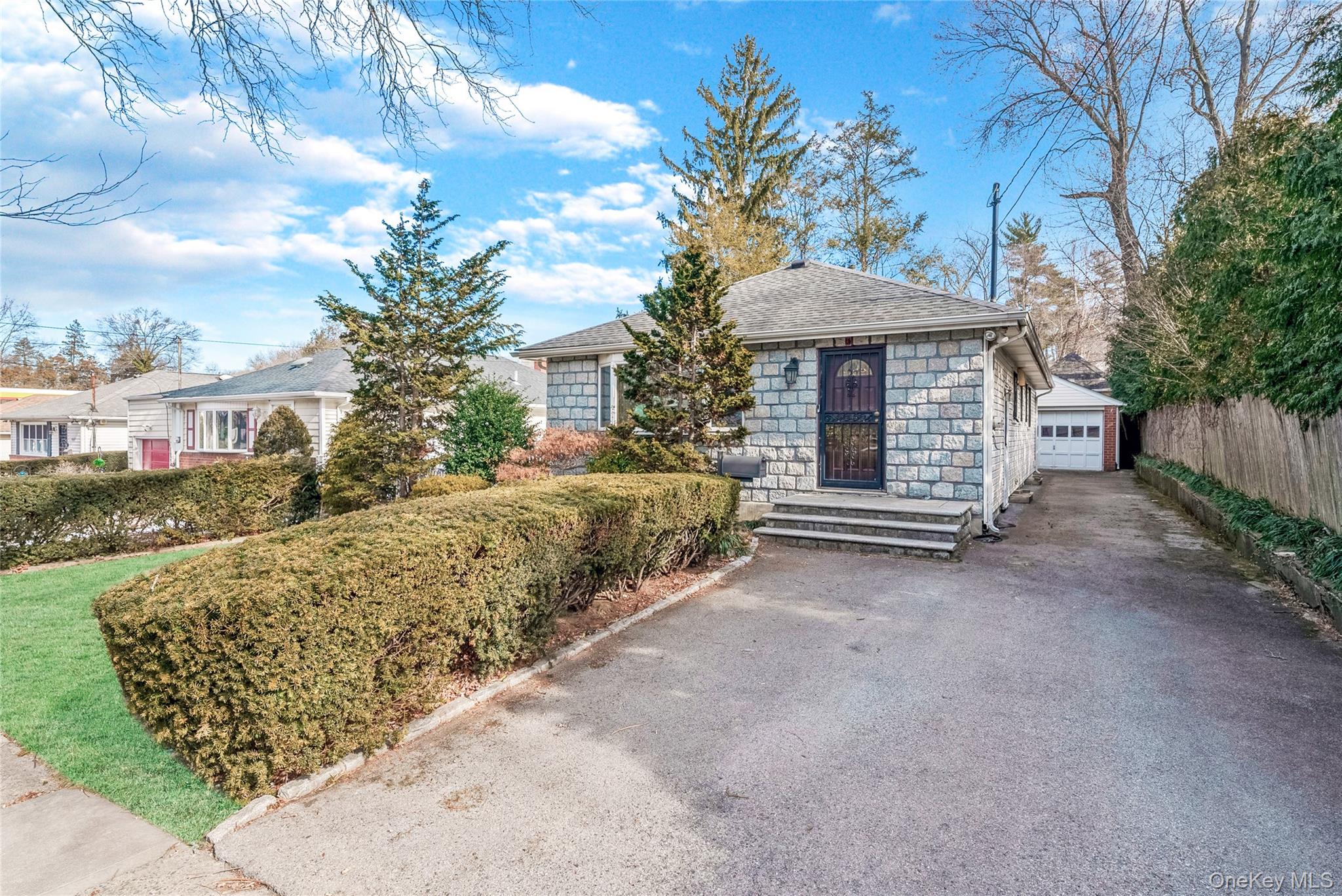 45-21 Iris Lane, Great Neck, NY 11020