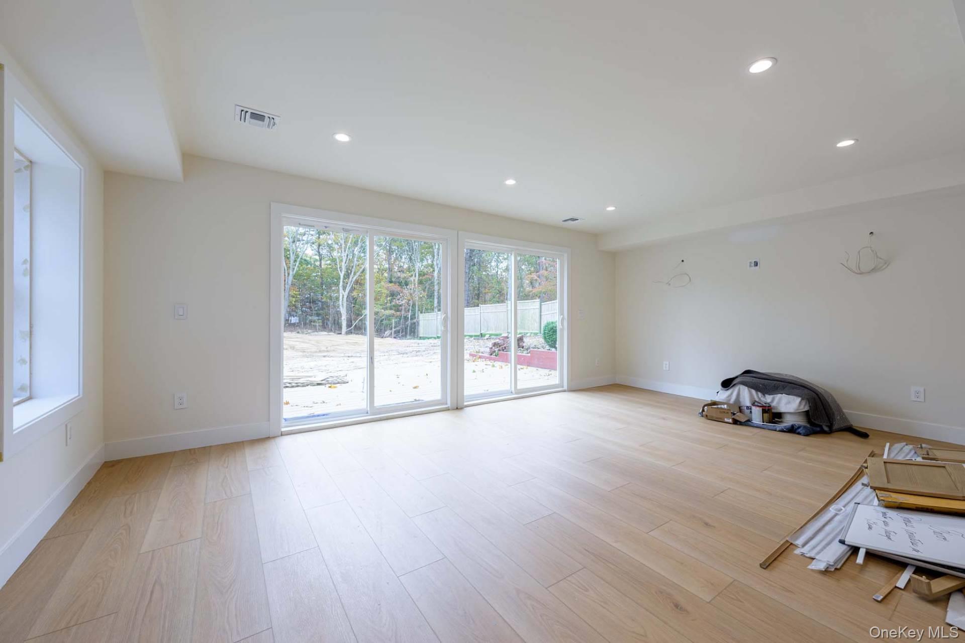 28 Bay Avenue W, Hampton Bays, NY 11946