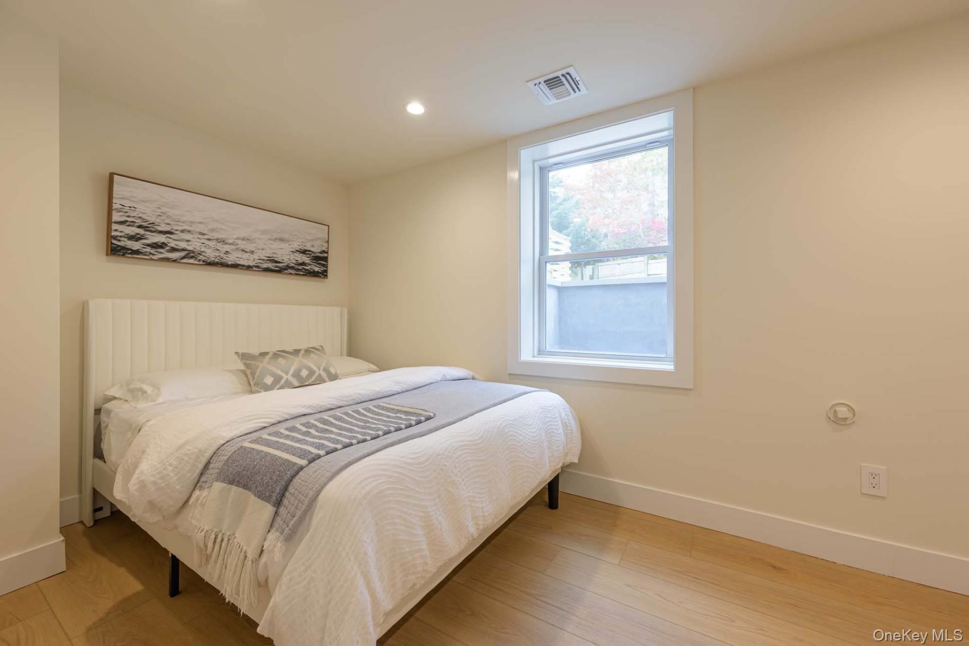 28 Bay Avenue W, Hampton Bays, NY 11946