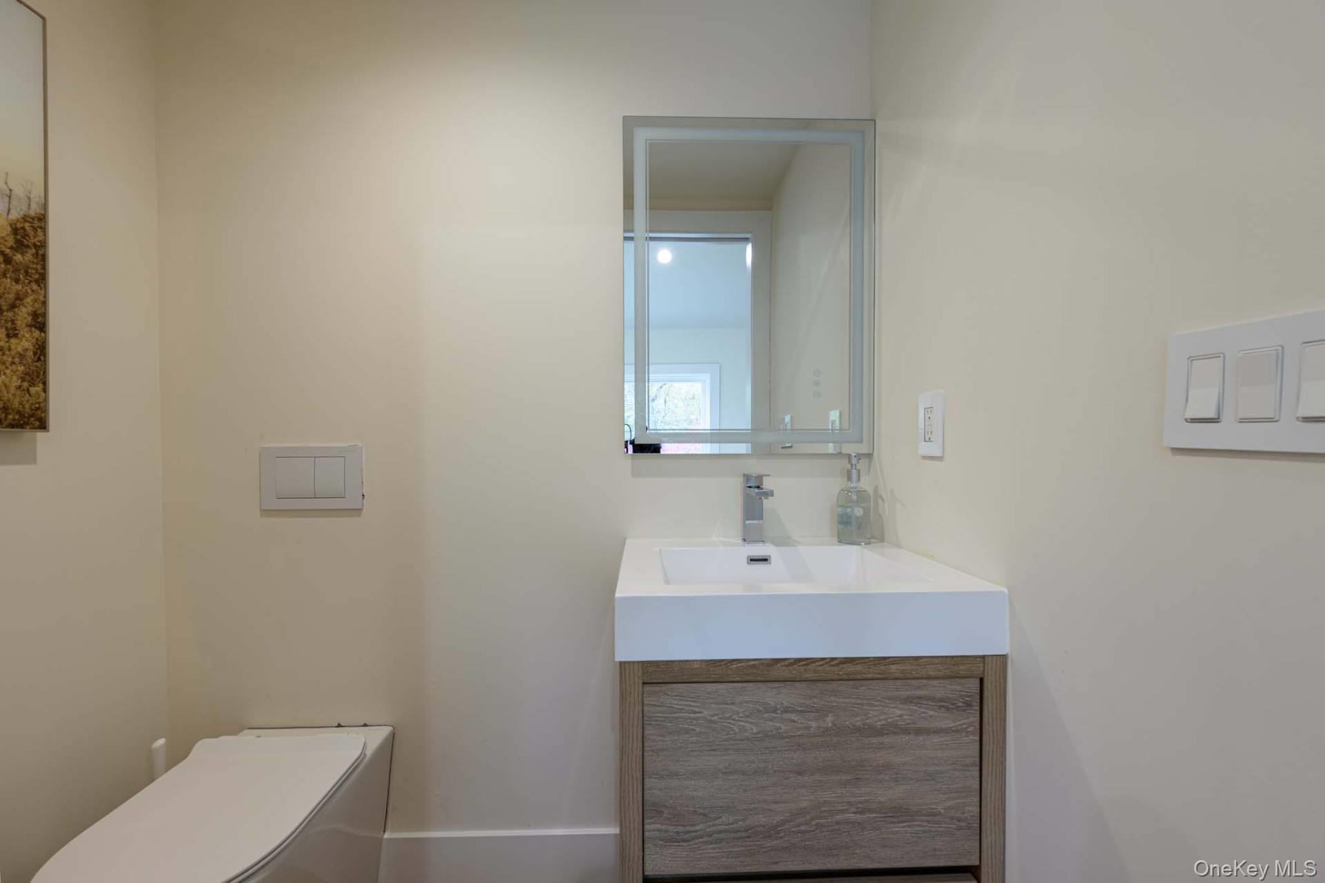 28 Bay Avenue W, Hampton Bays, NY 11946