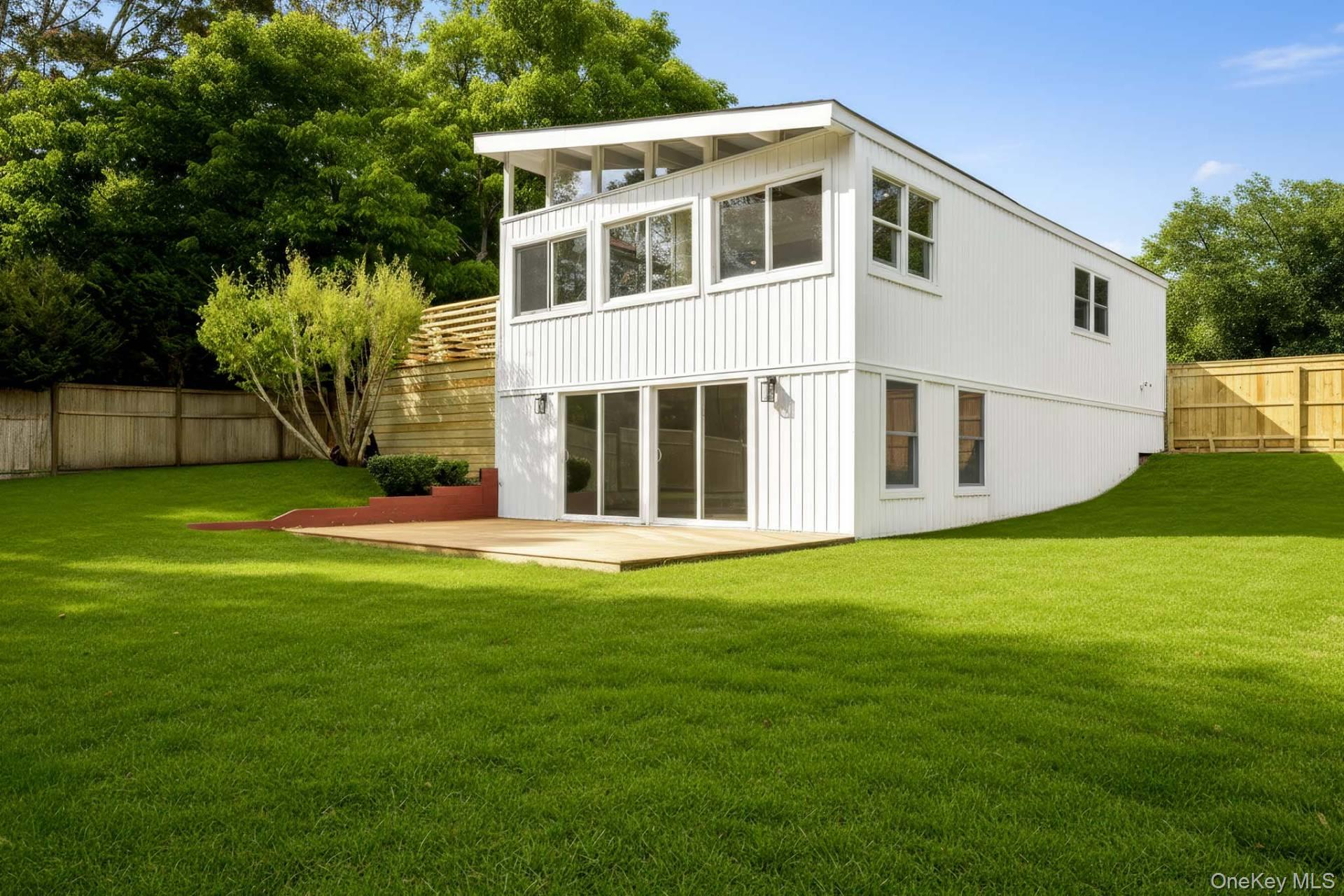 28 Bay Avenue W, Hampton Bays, NY 11946