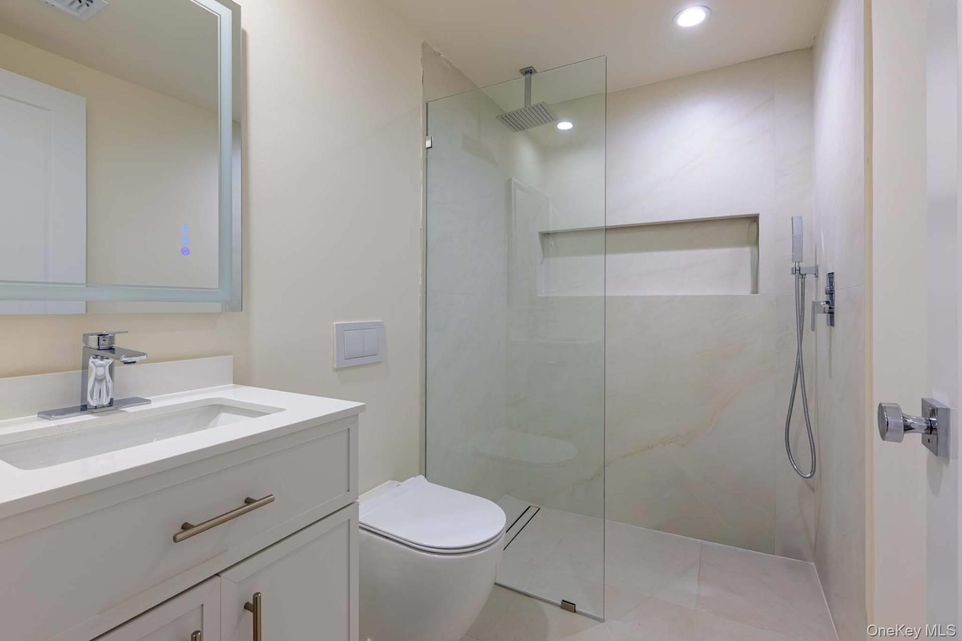 28 Bay Avenue W, Hampton Bays, NY 11946