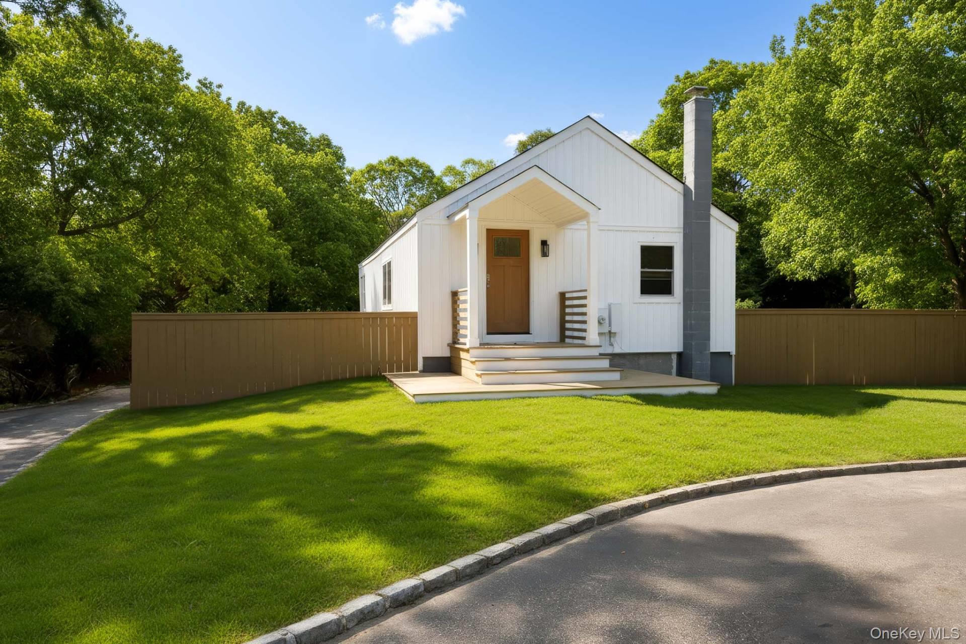 28 Bay Avenue W, Hampton Bays, NY 11946