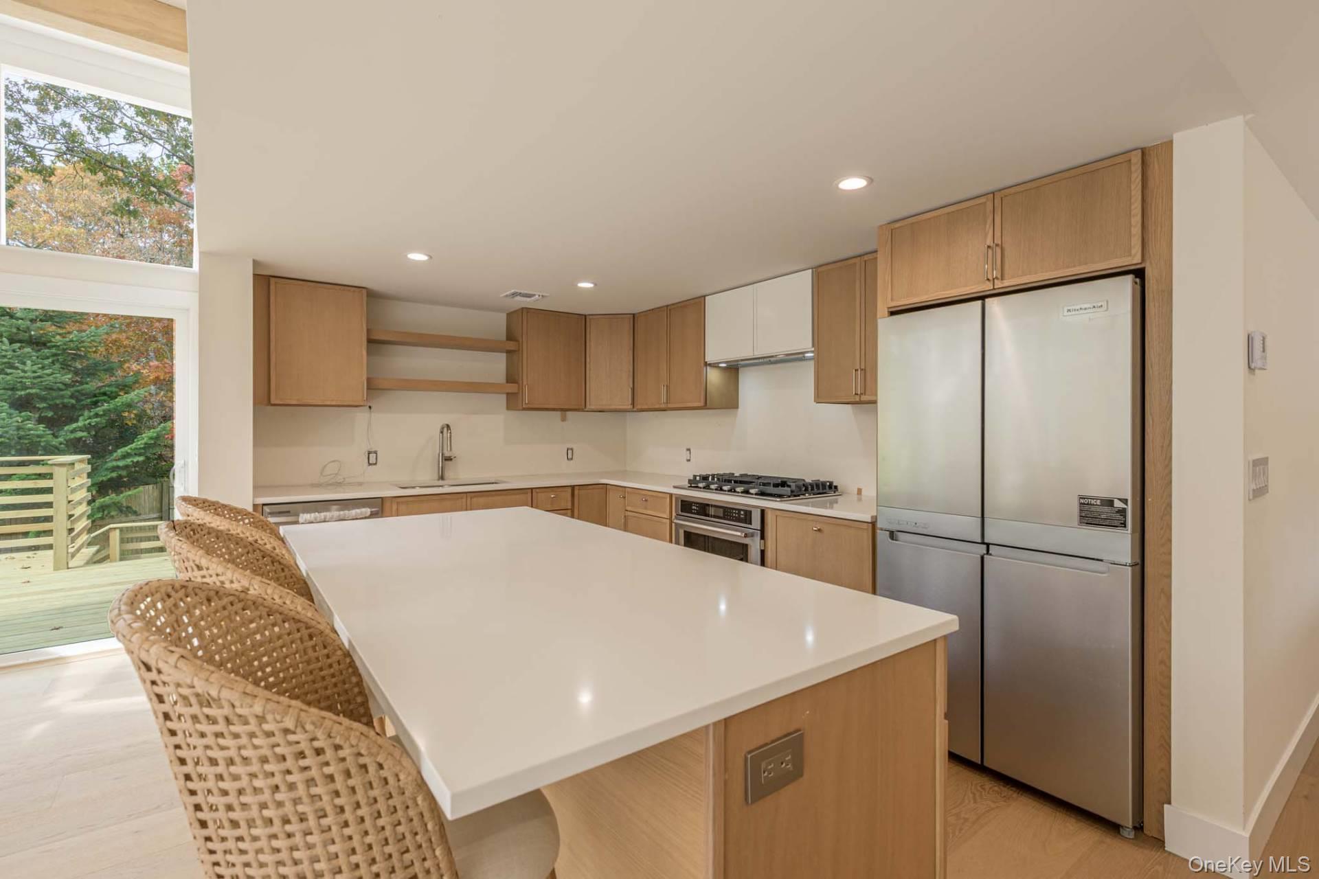 28 Bay Avenue W, Hampton Bays, NY 11946