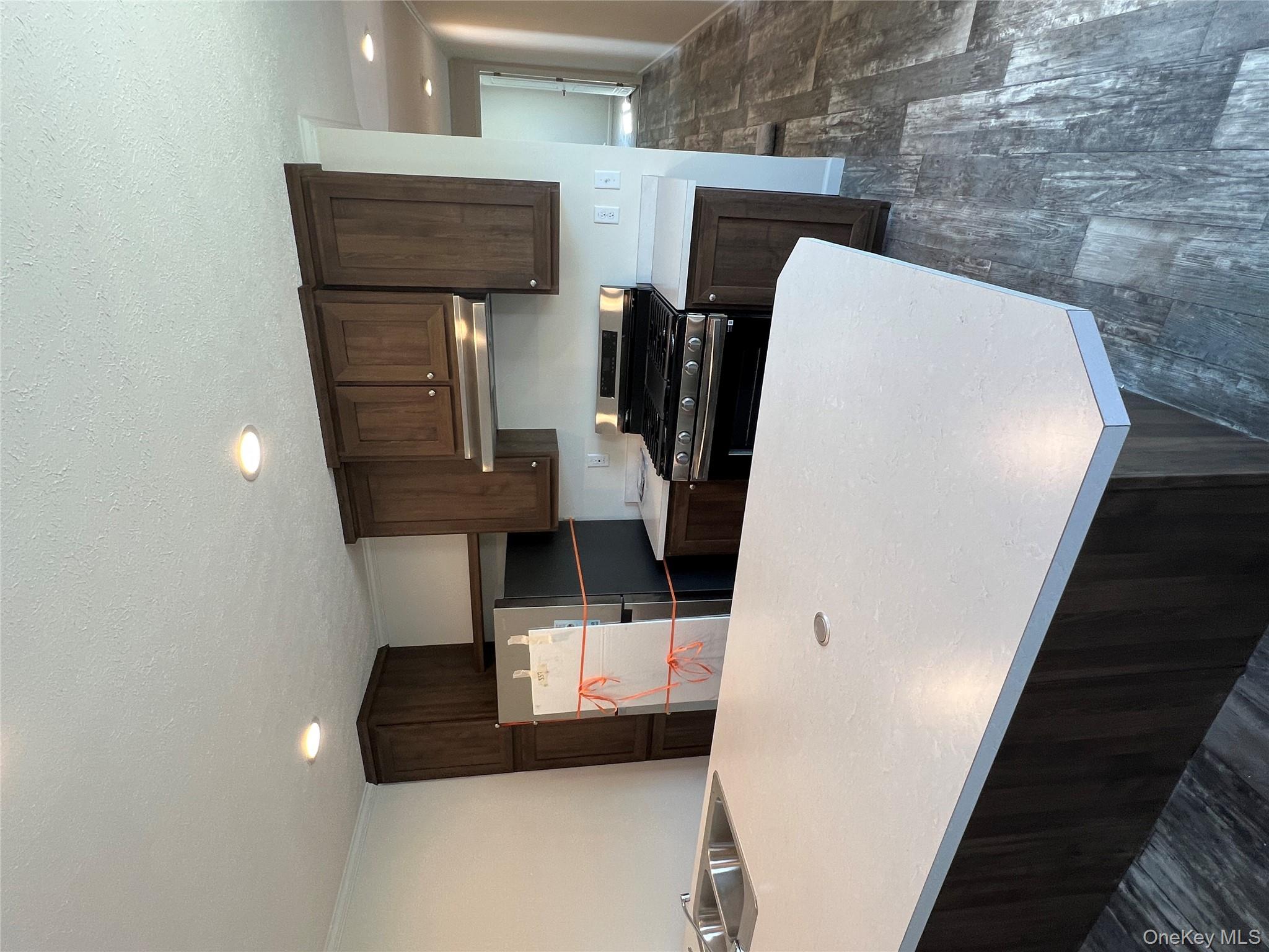 985 Route 17M, Middletown, NY 10940