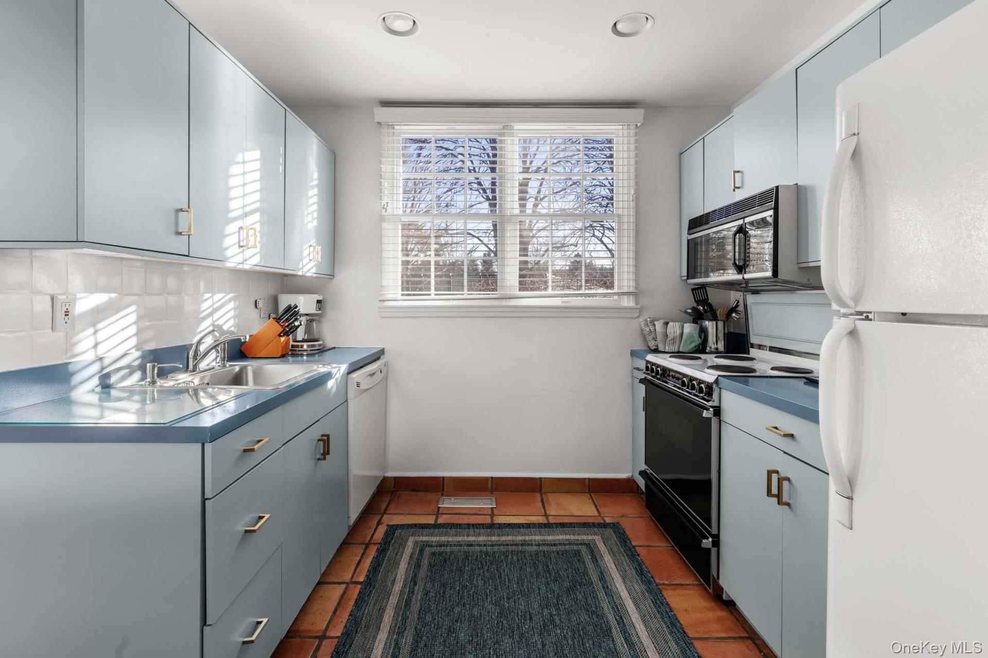 20 Hubbard Lane # 116, Southampton, NY 11968