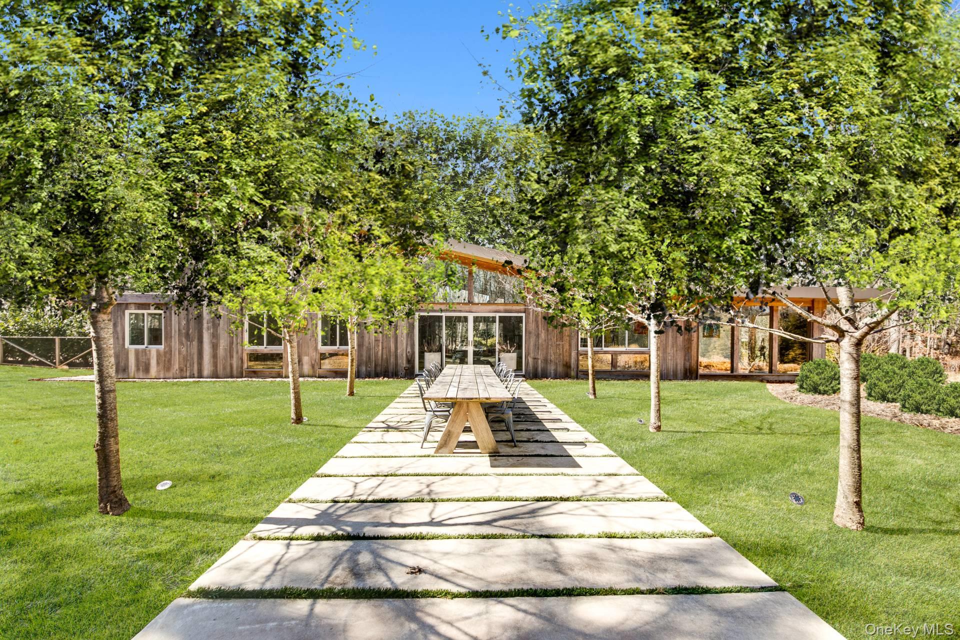 272 Old Stone Highway, East Hampton, NY 11937