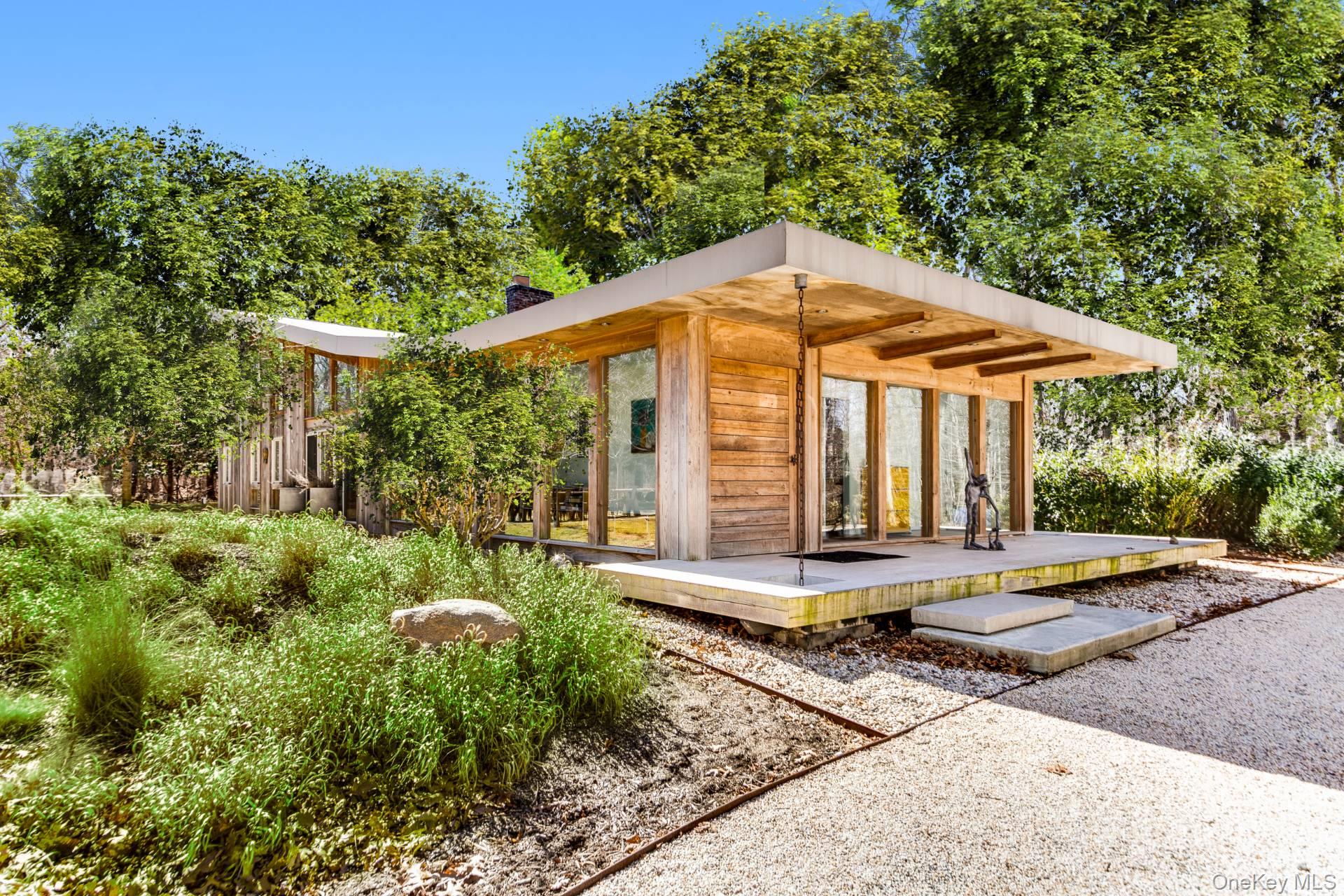 272 Old Stone Highway, East Hampton, NY 11937