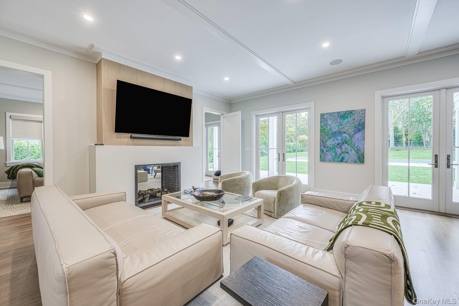 24 White Oak Lane, Southampton, NY 11968