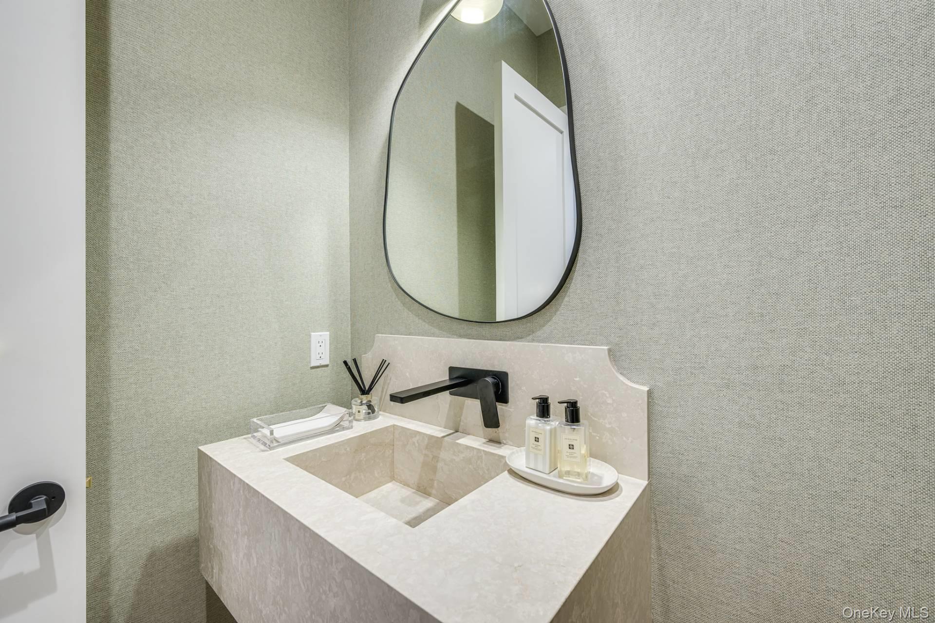 24 White Oak Lane, Southampton, NY 11968