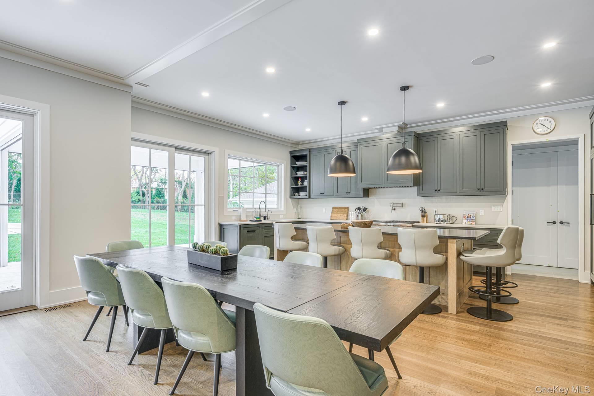 24 White Oak Lane, Southampton, NY 11968