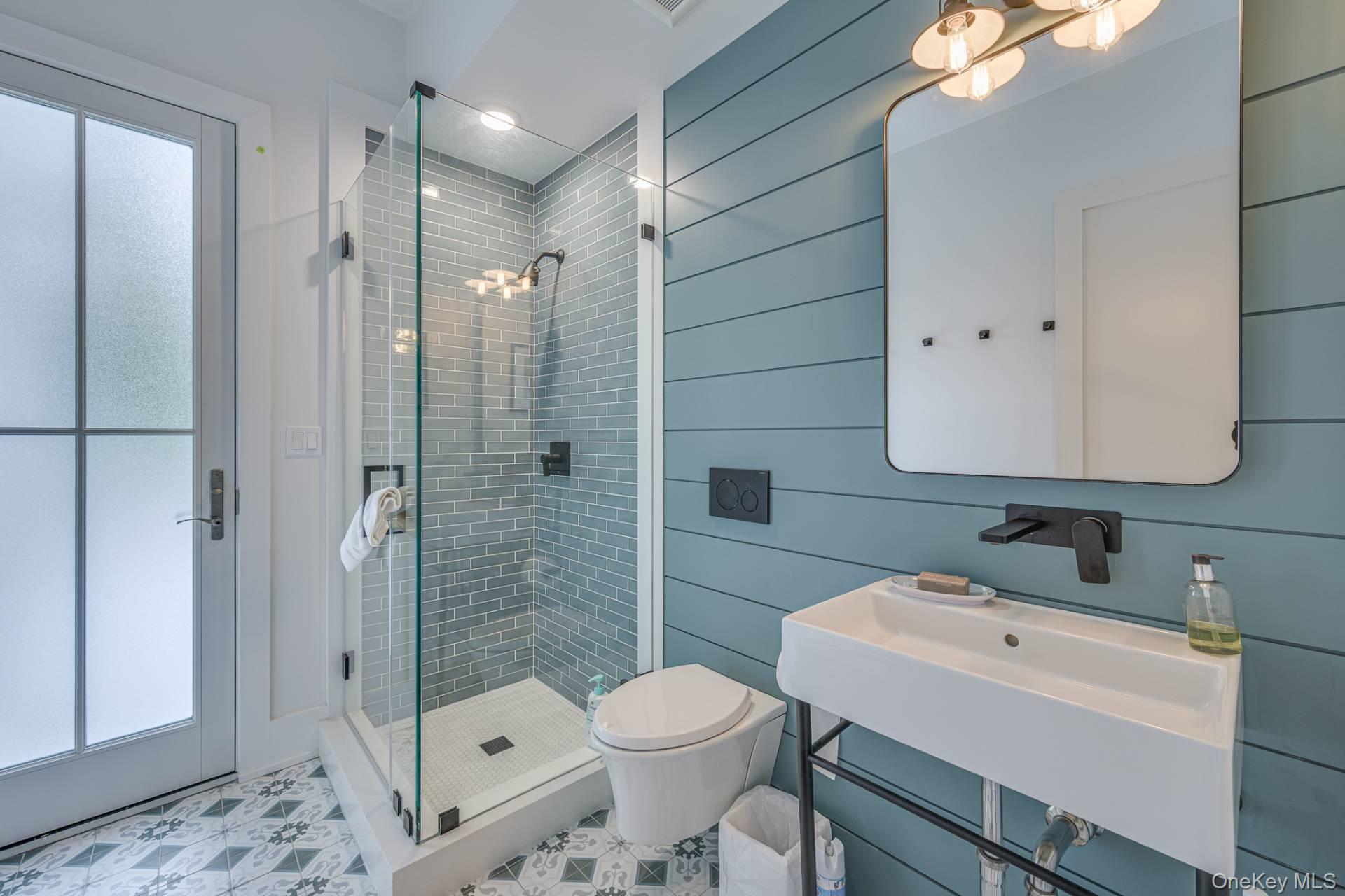 24 White Oak Lane, Southampton, NY 11968