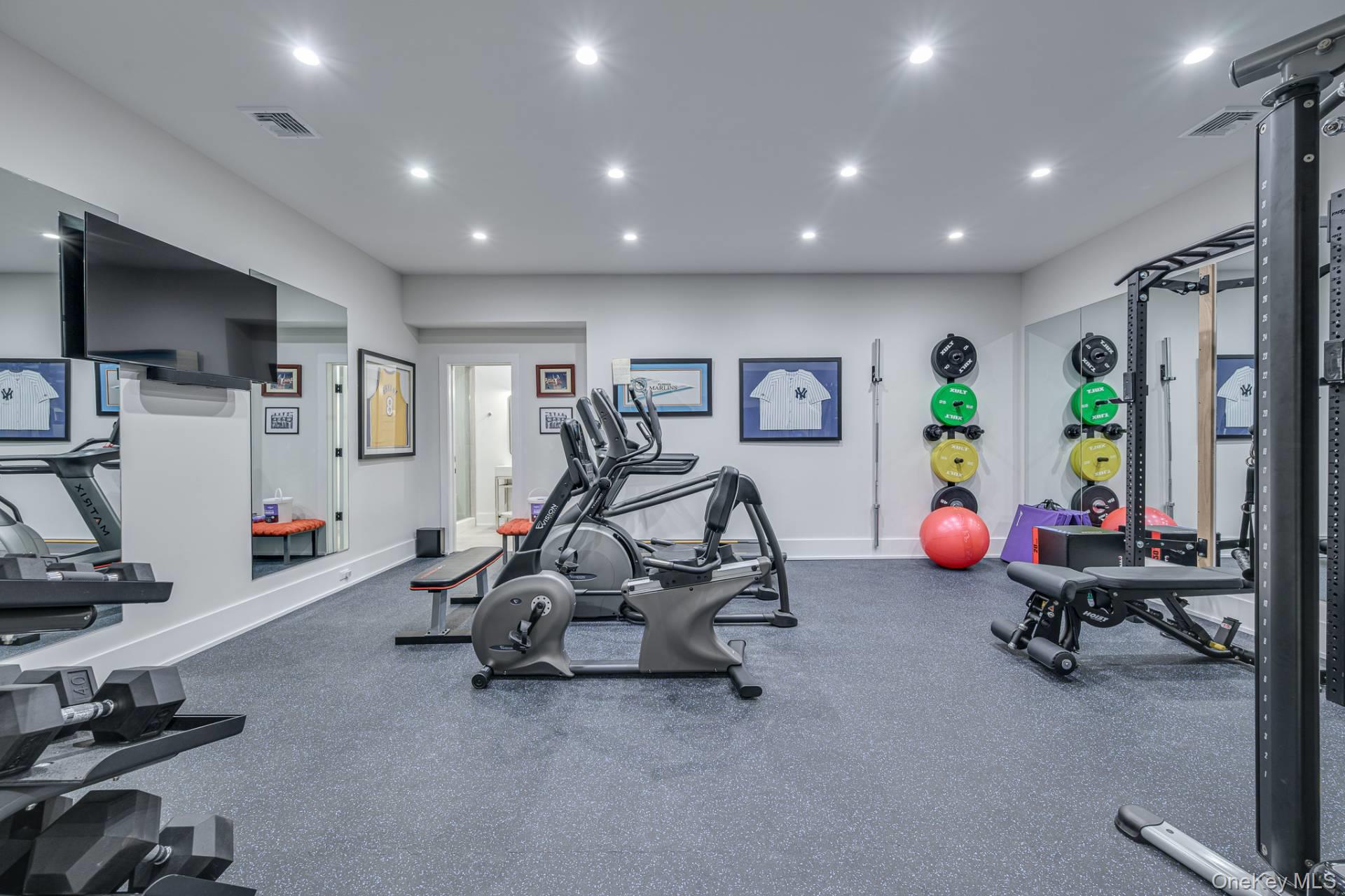 24 White Oak Lane, Southampton, NY 11968