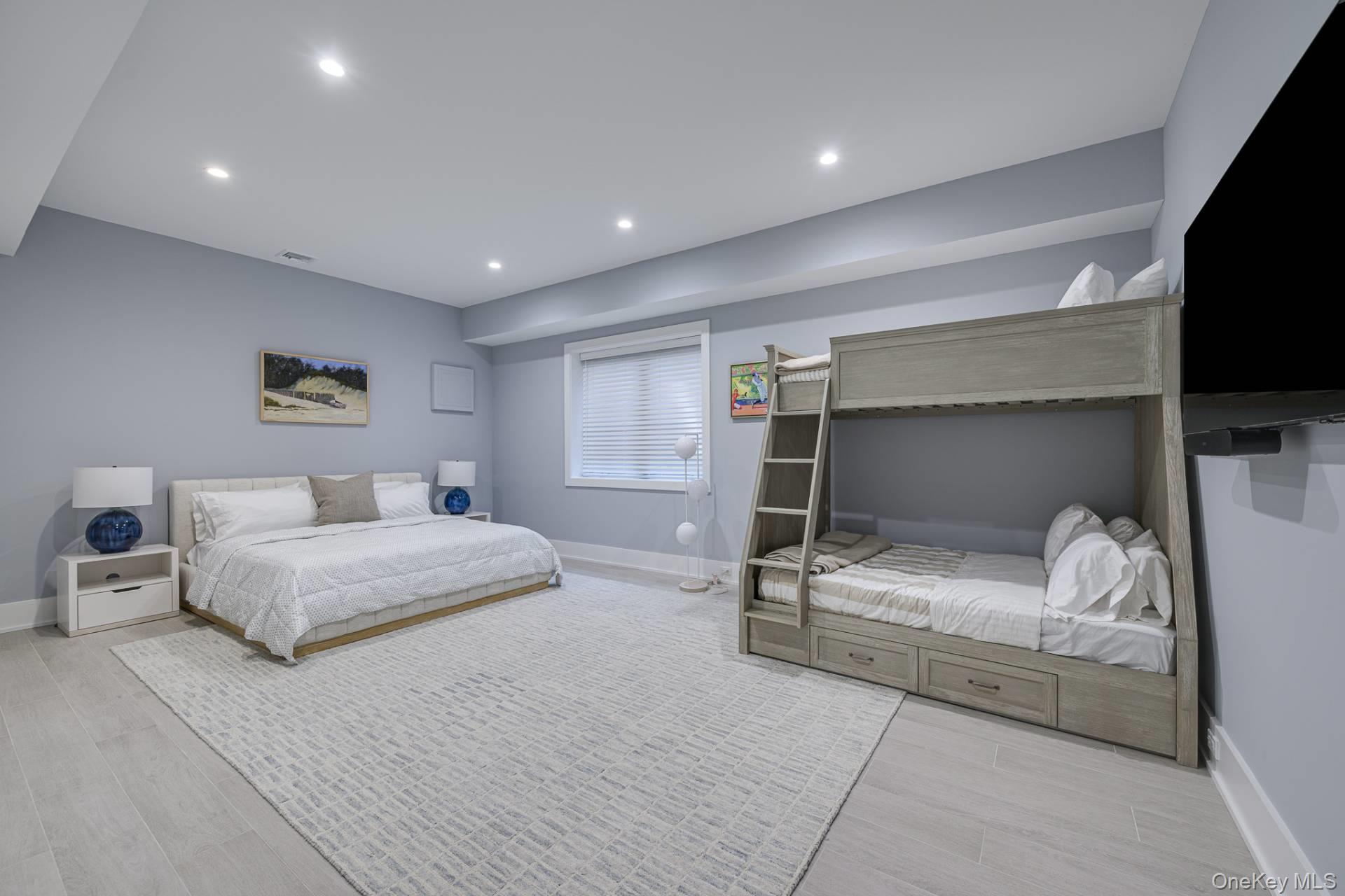 24 White Oak Lane, Southampton, NY 11968