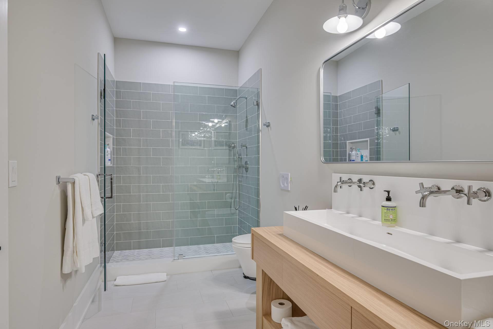 24 White Oak Lane, Southampton, NY 11968