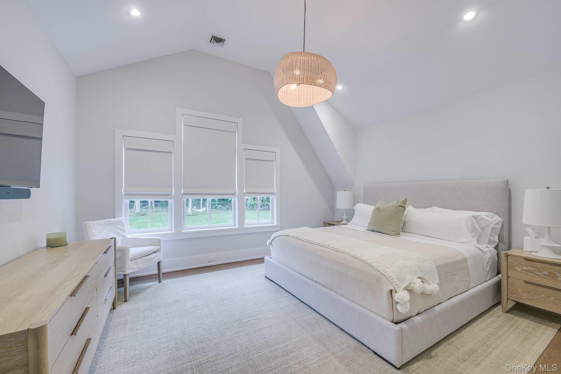 24 White Oak Lane, Southampton, NY 11968