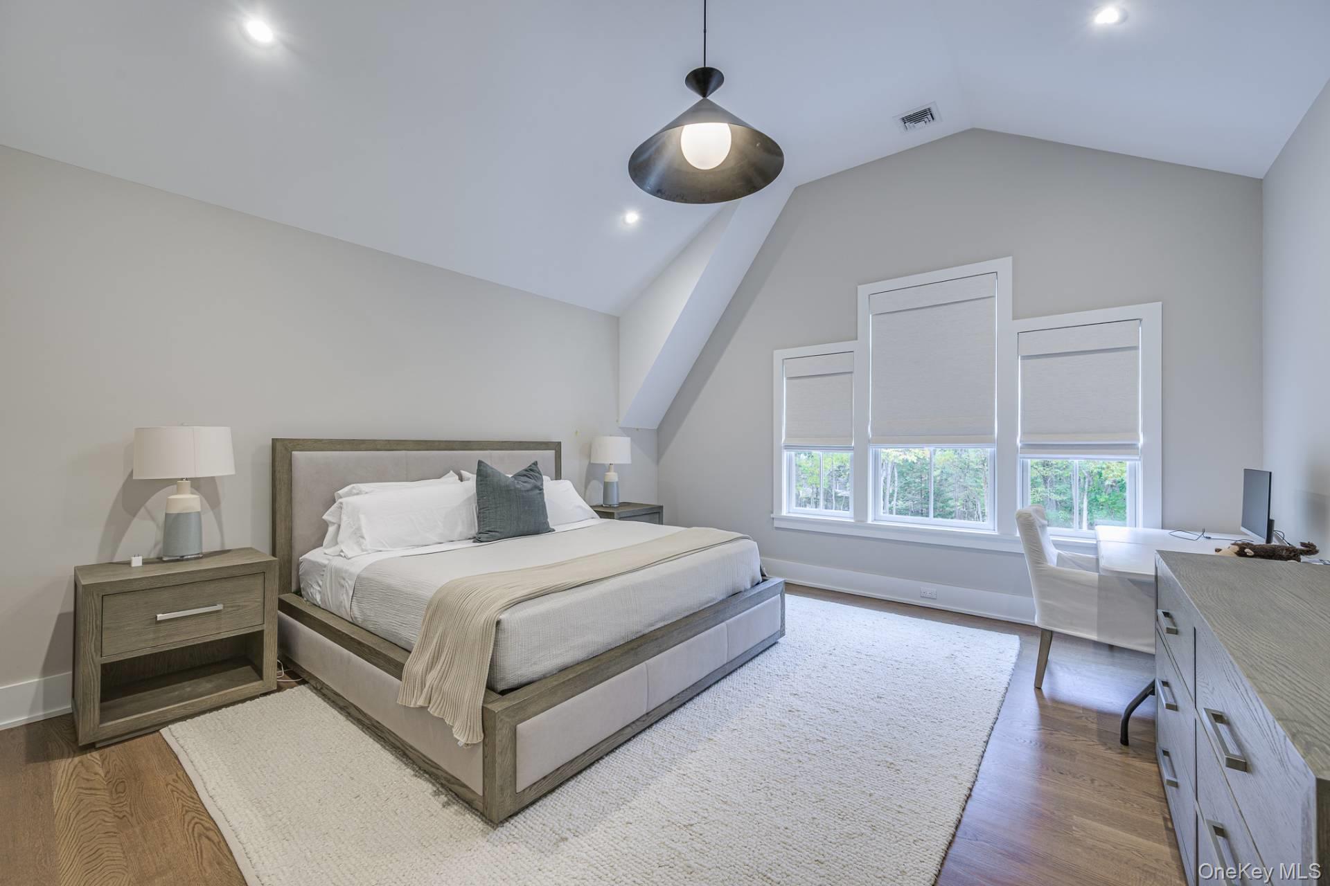 24 White Oak Lane, Southampton, NY 11968