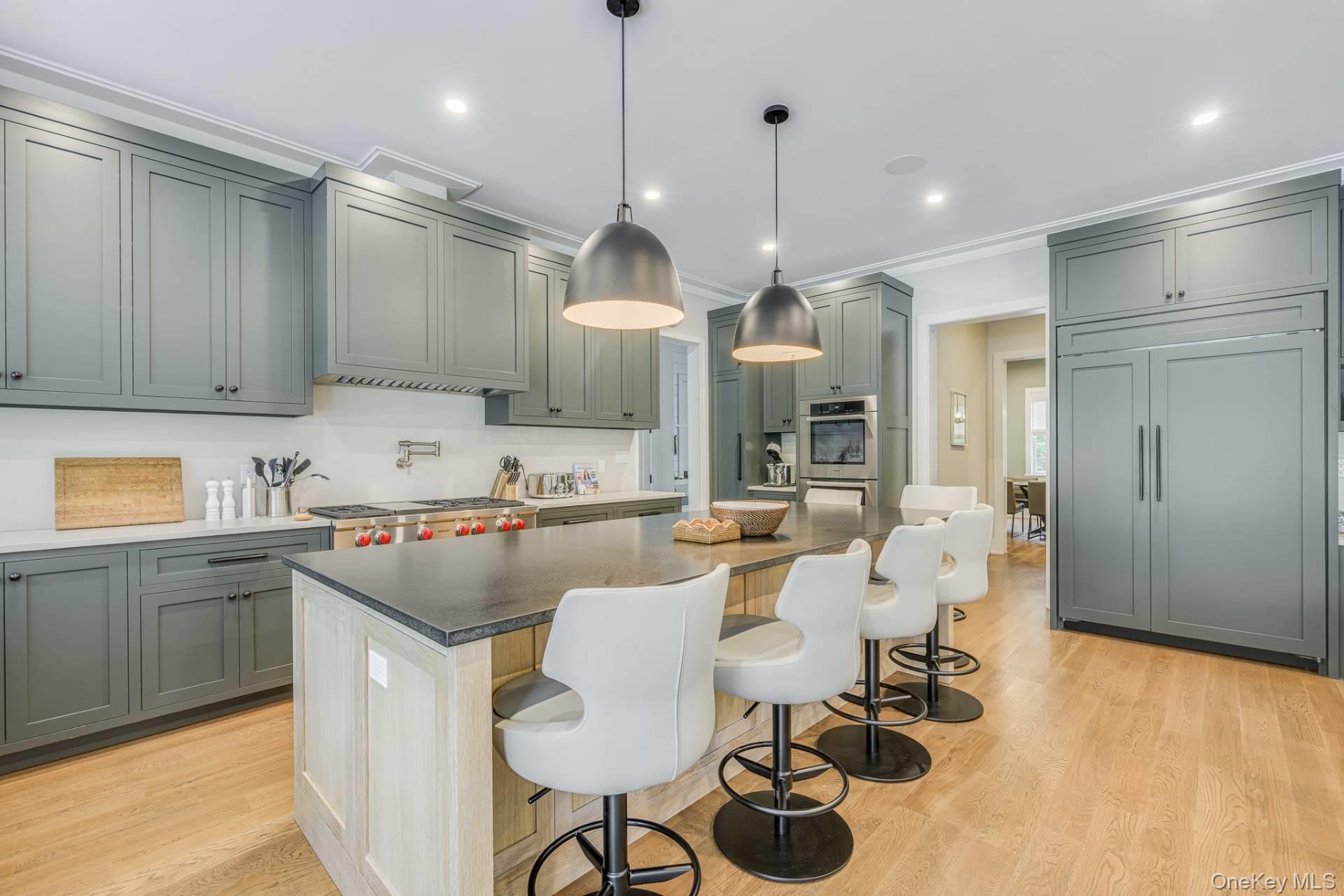 24 White Oak Lane, Southampton, NY 11968