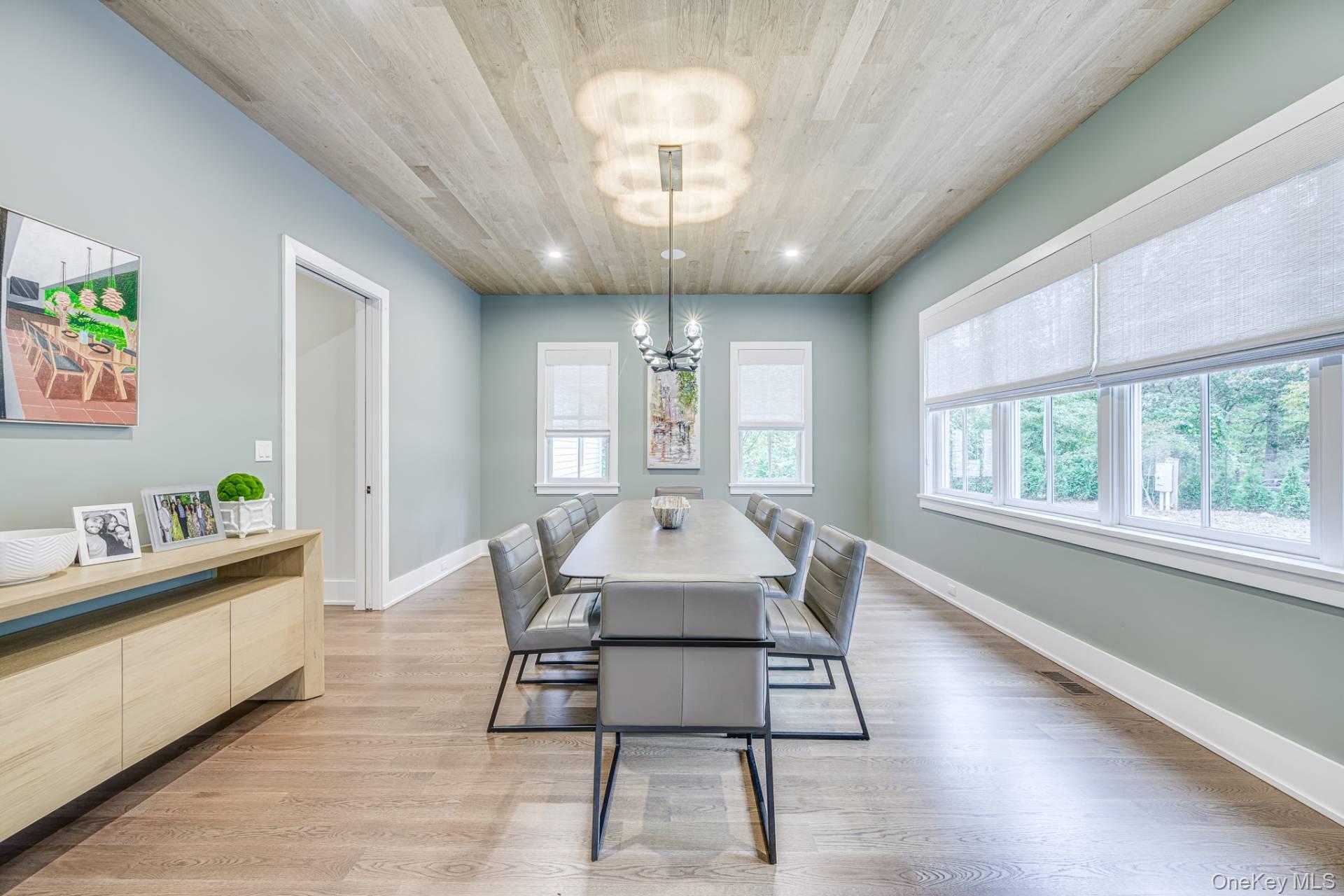 24 White Oak Lane, Southampton, NY 11968