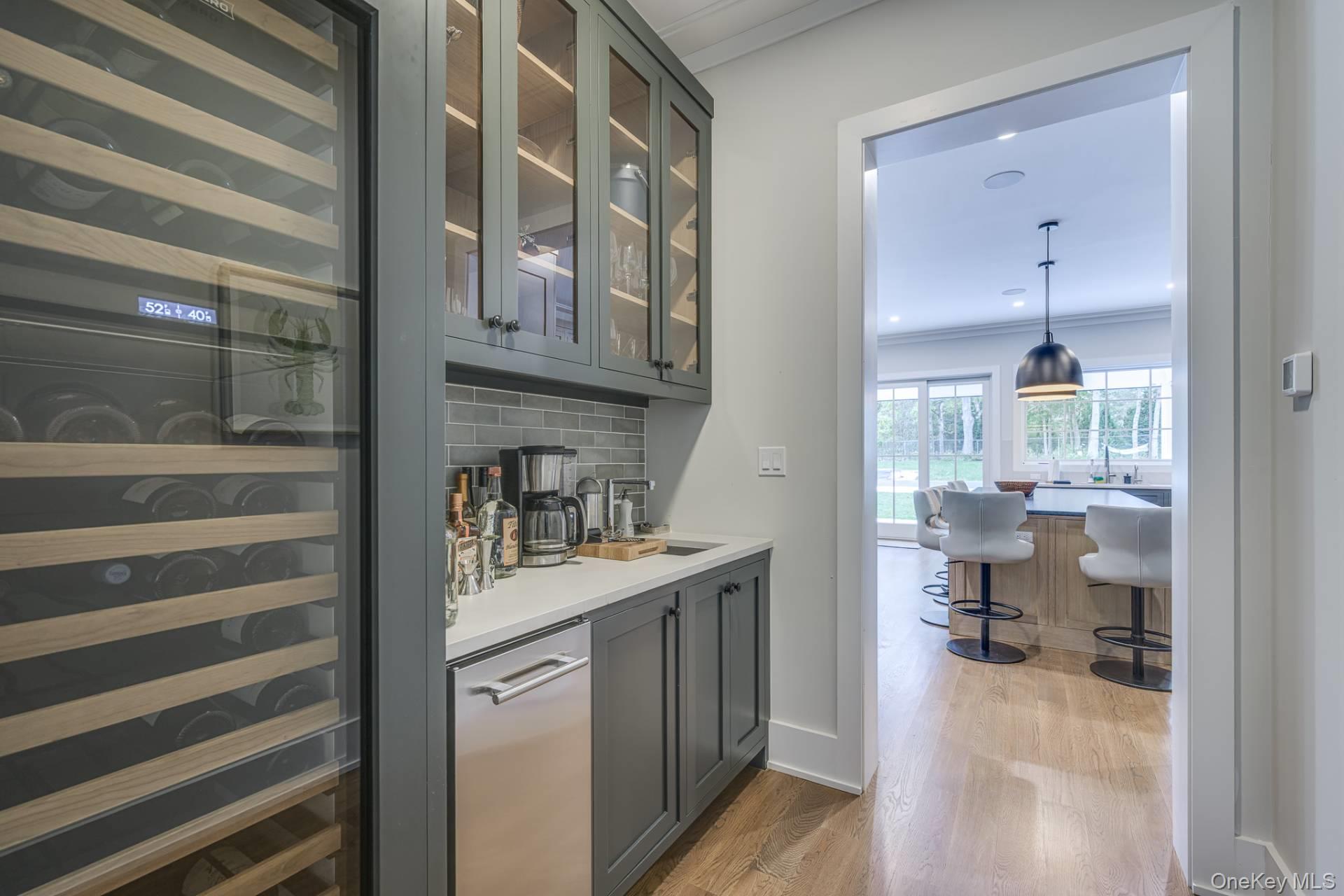 24 White Oak Lane, Southampton, NY 11968