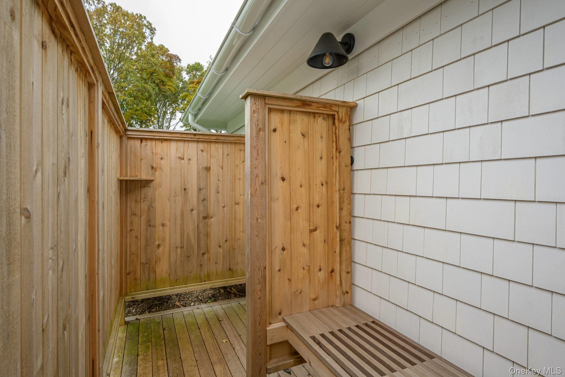 24 White Oak Lane, Southampton, NY 11968