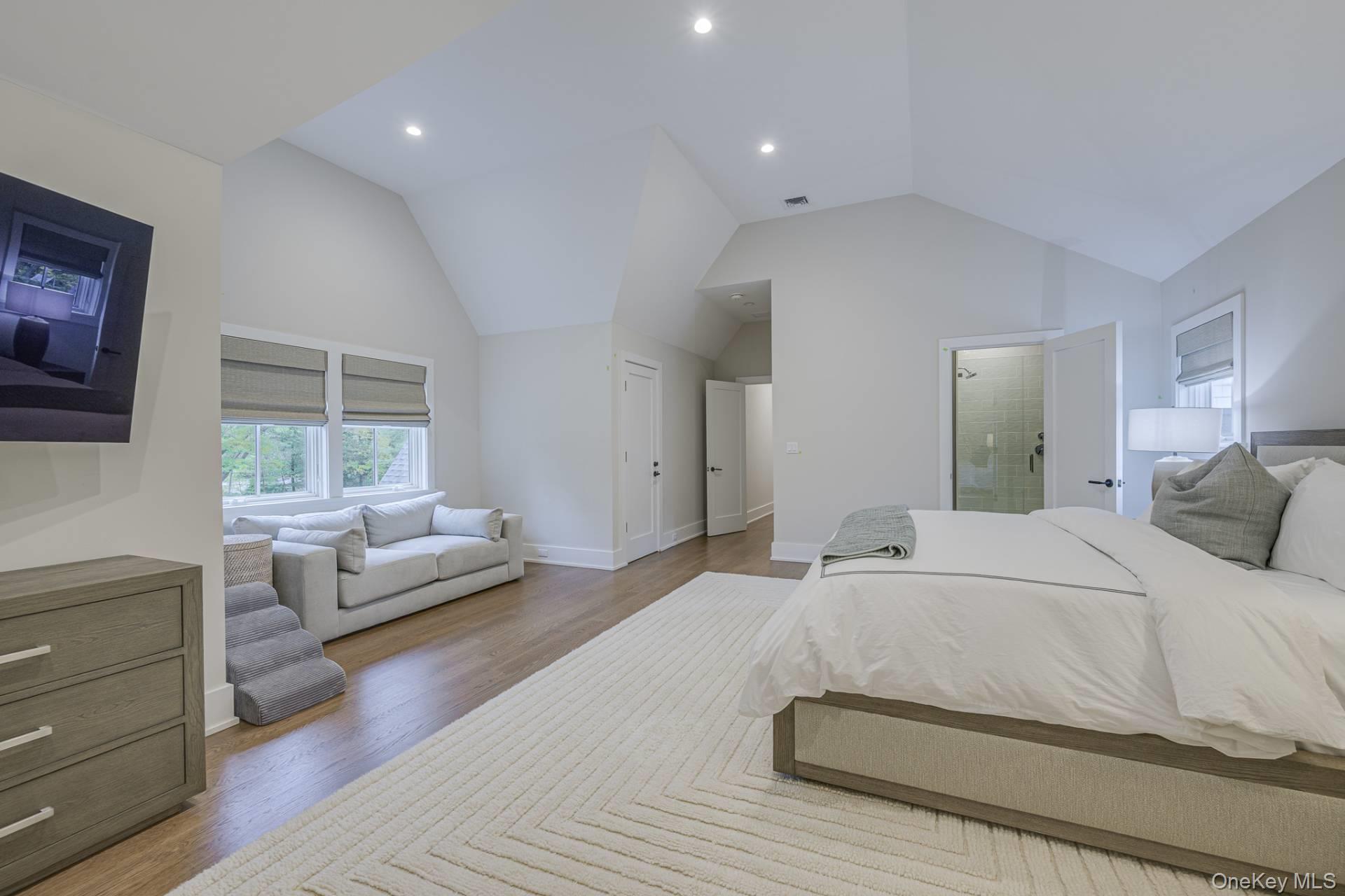 24 White Oak Lane, Southampton, NY 11968