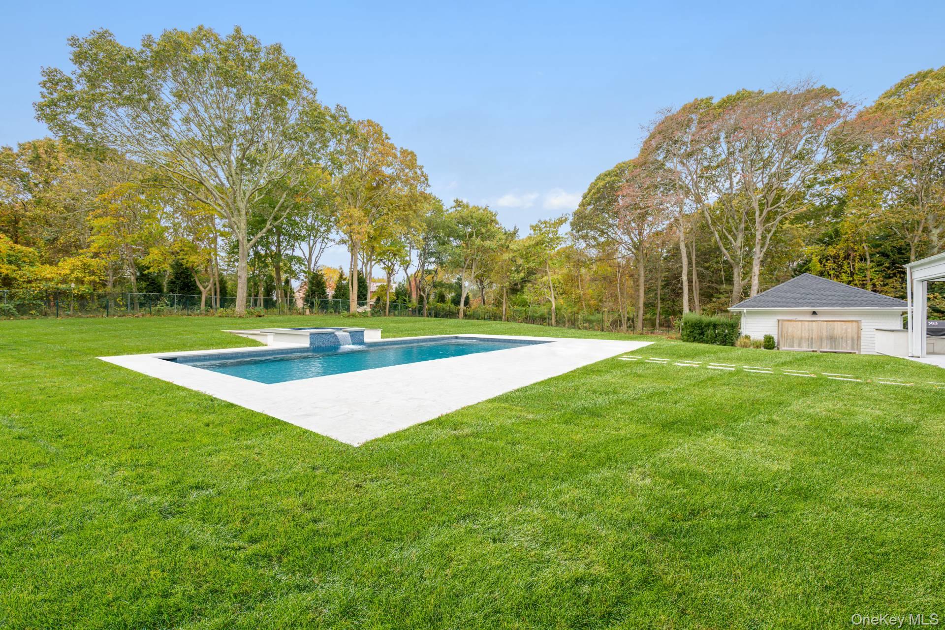 24 White Oak Lane, Southampton, NY 11968