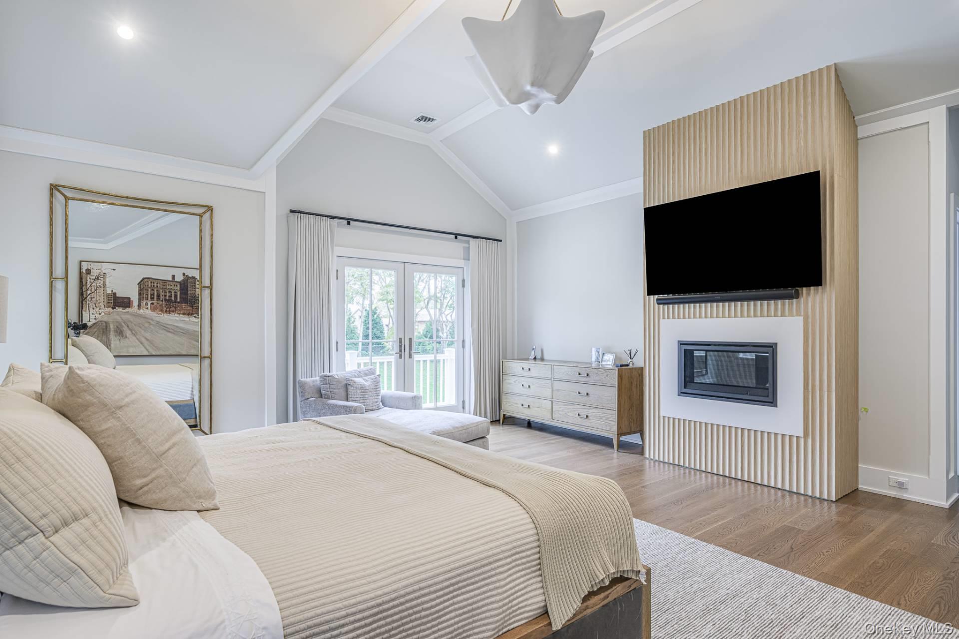 24 White Oak Lane, Southampton, NY 11968