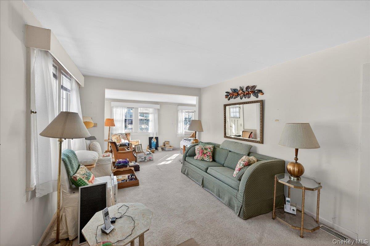 175 Main Avenue, Mastic, NY 11950