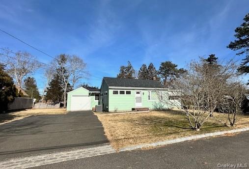 5 Pine Street, Hampton Bays, NY 11946