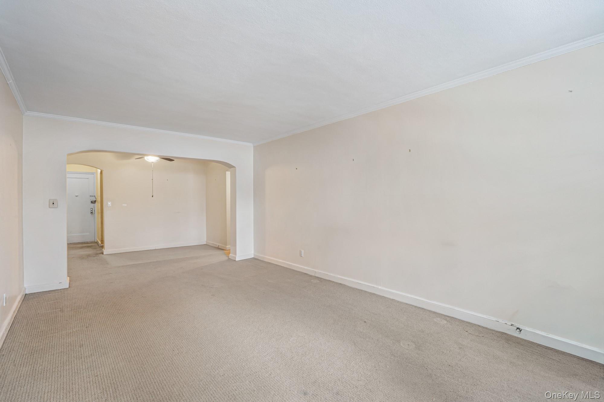 2 Townhouse Place # 2L, Great Neck, NY 11021