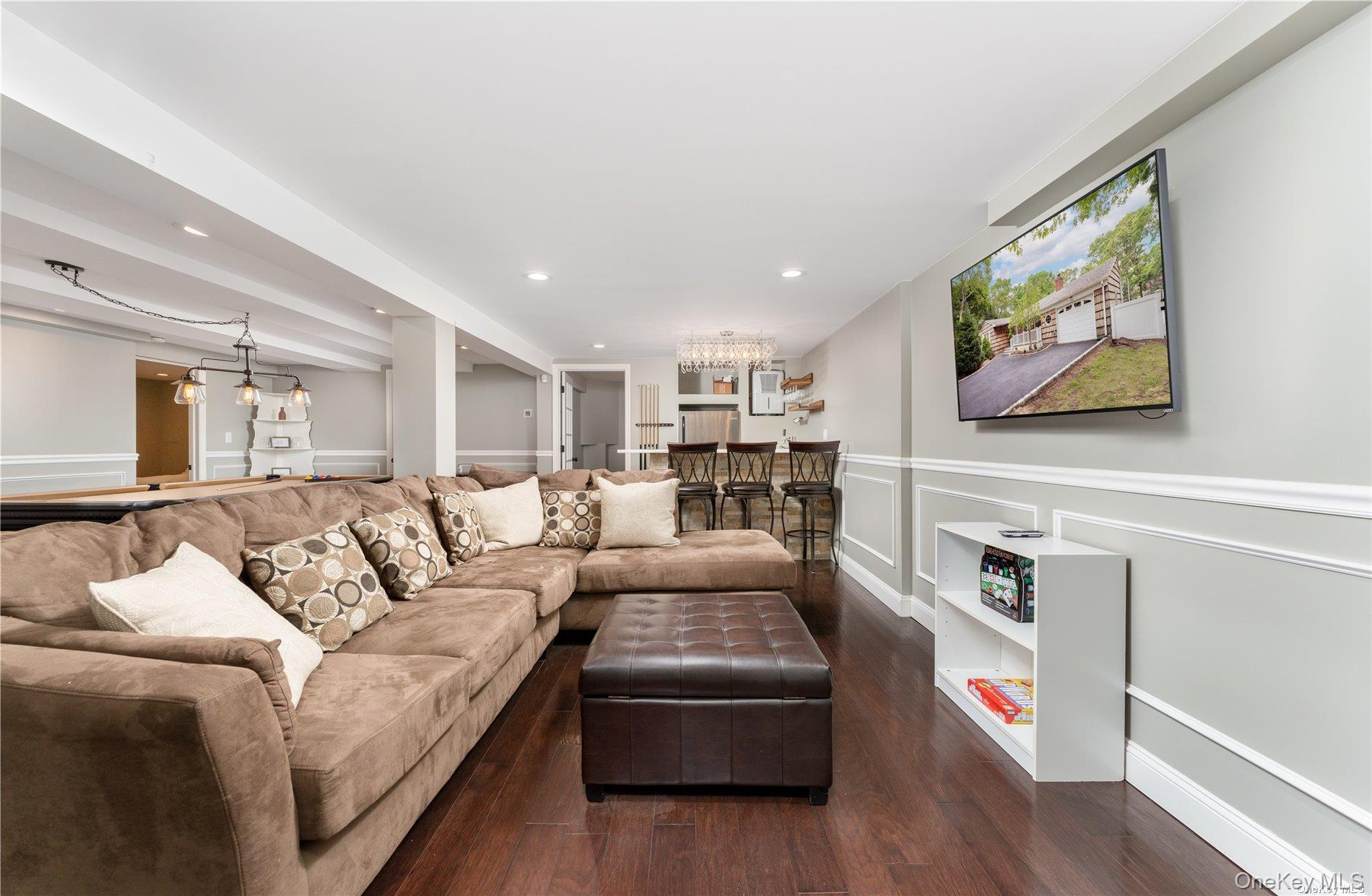 8 Wakeman Court, Hampton Bays, NY 11946