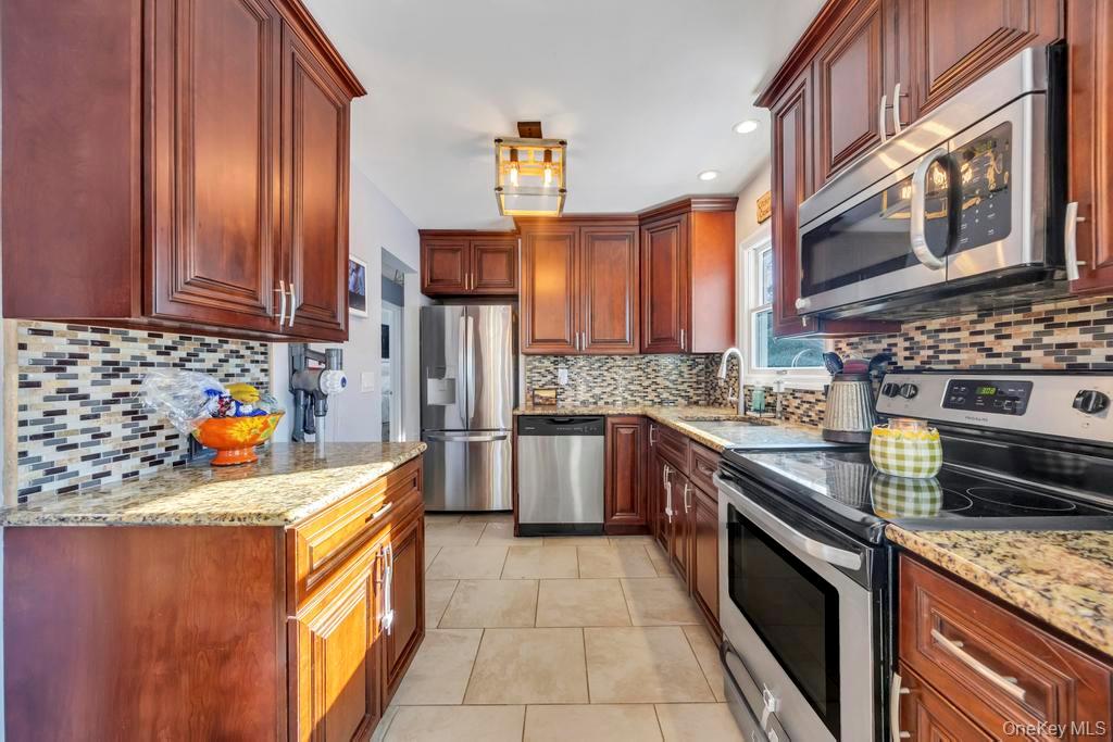 24 new Lane, Selden, NY 11784