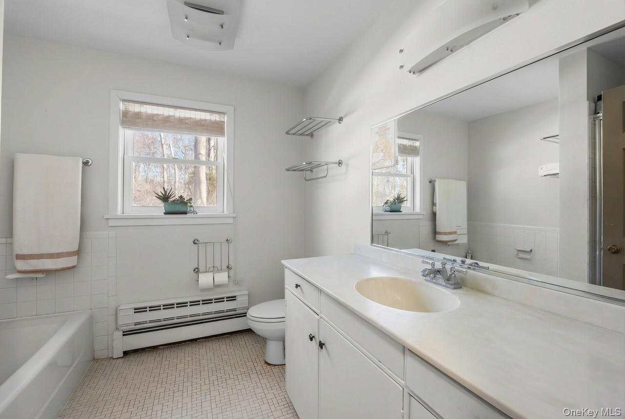 5 Shore Drive, Setauket, NY 11733