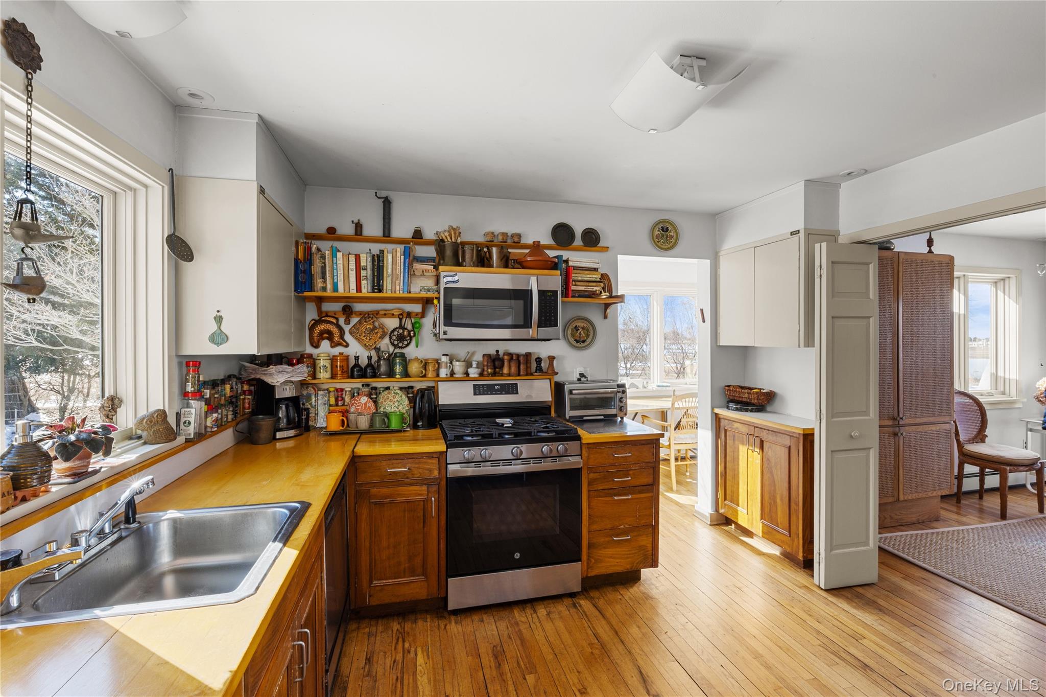 5 Shore Drive, Setauket, NY 11733