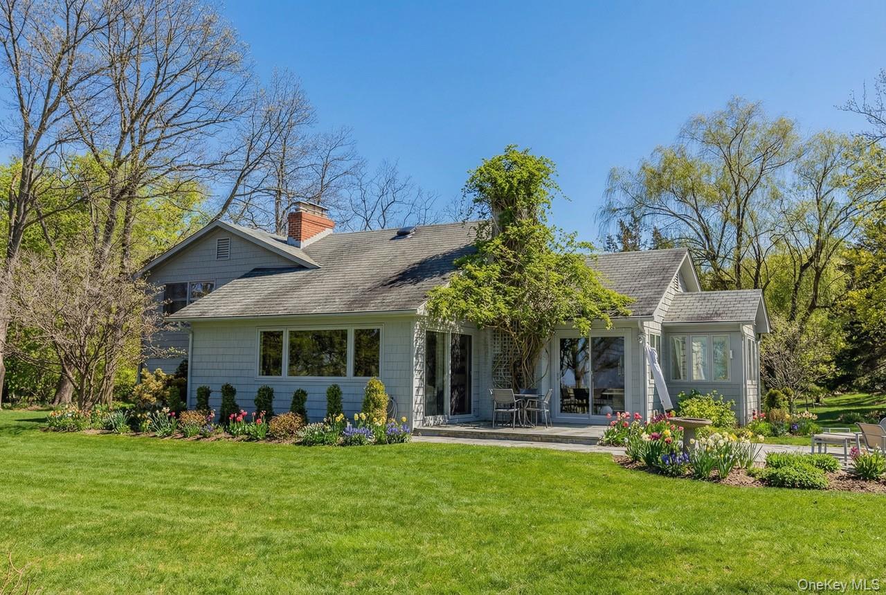 5 Shore Drive, Setauket, NY 11733