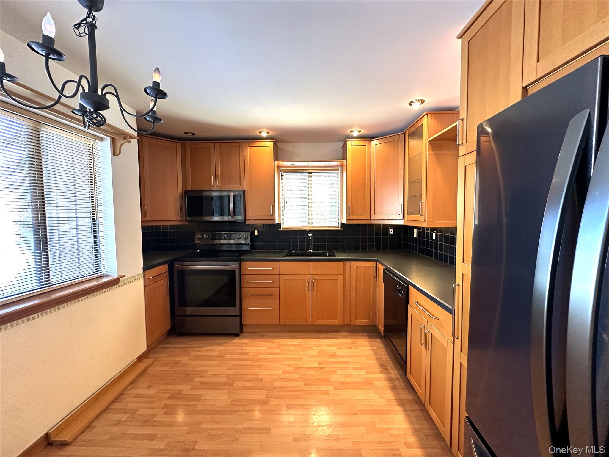 211 Falcon Court, Poughkeepsie, NY 12603