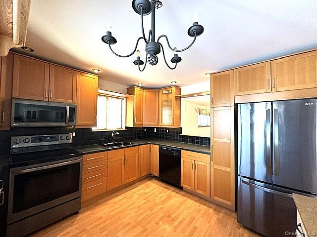 211 Falcon Court, Poughkeepsie, NY 12603